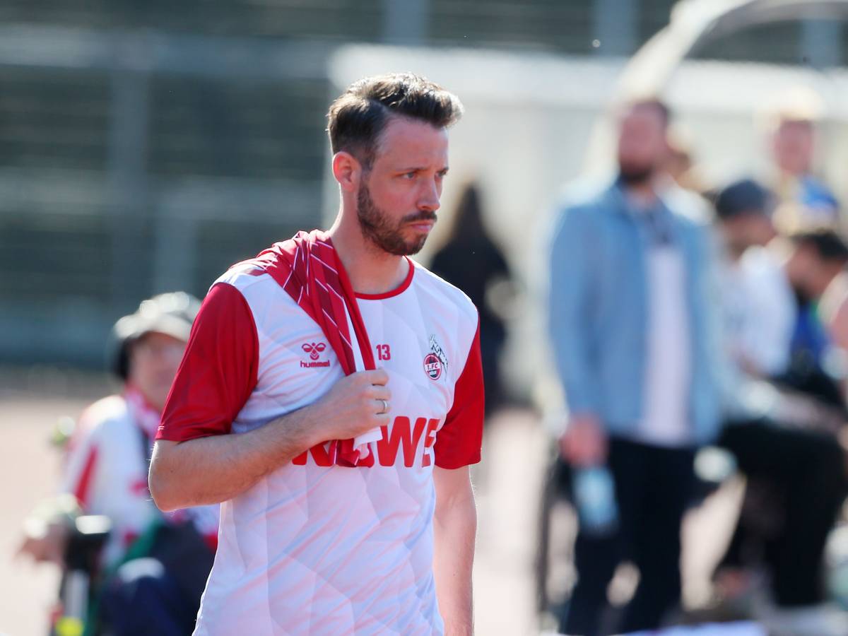 Mark Uth vor dem Testspiel gegen den SC Verl im Kölner Südstadion.