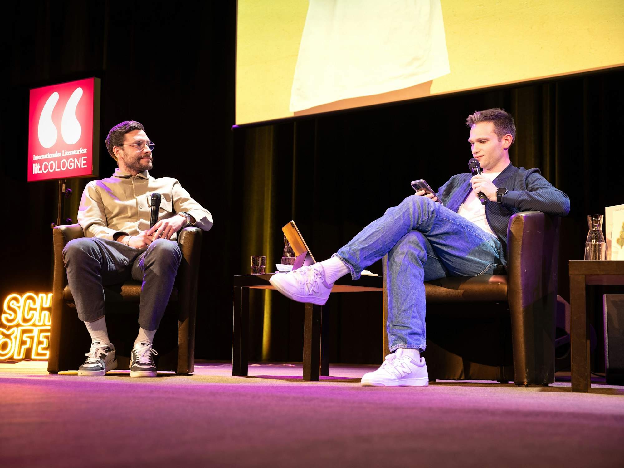 Jonas Hector und Fabian Köster bei der Podcast-Produktion.