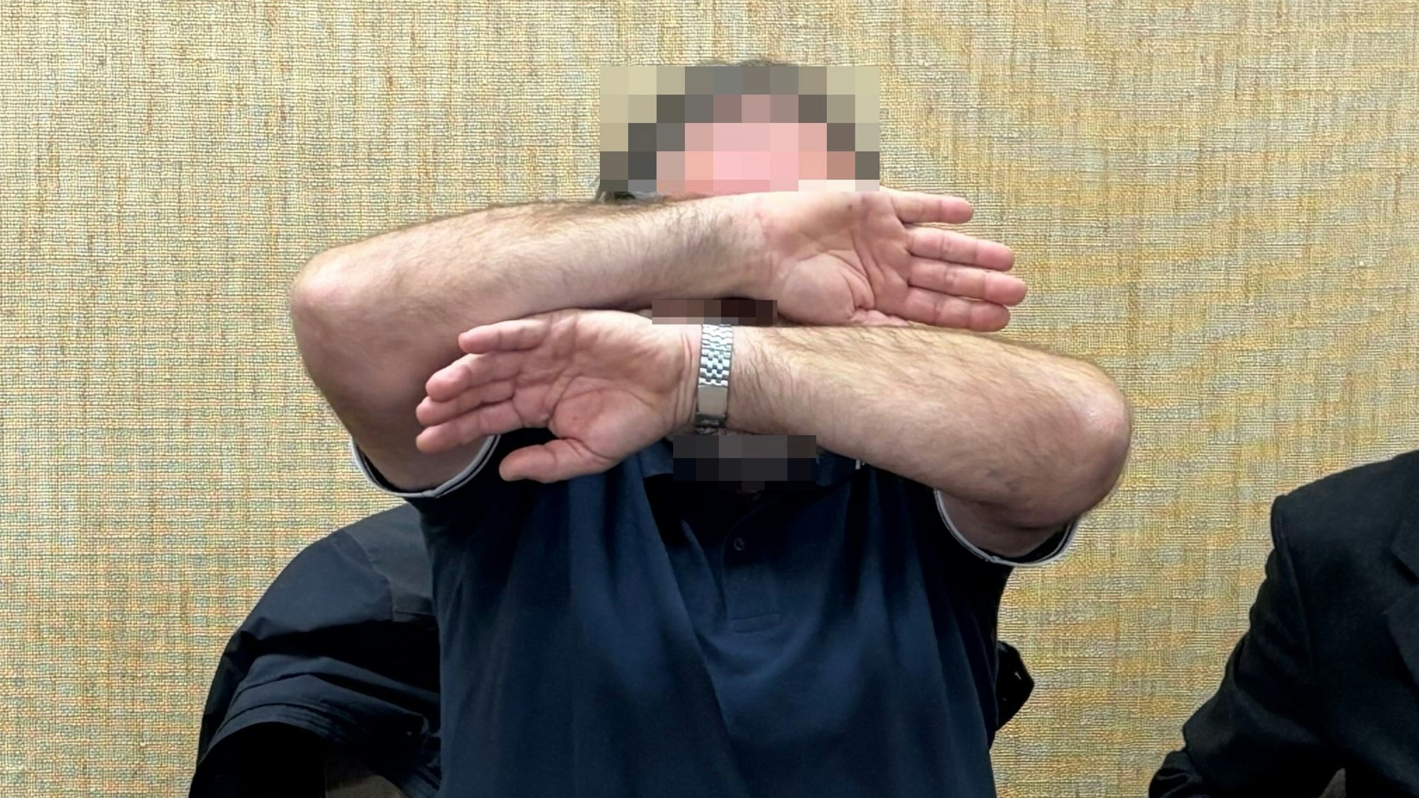 Der Angeklagte beim Prozessauftakt um Körperverletzung mit Todesfolge im Kölner Landgericht