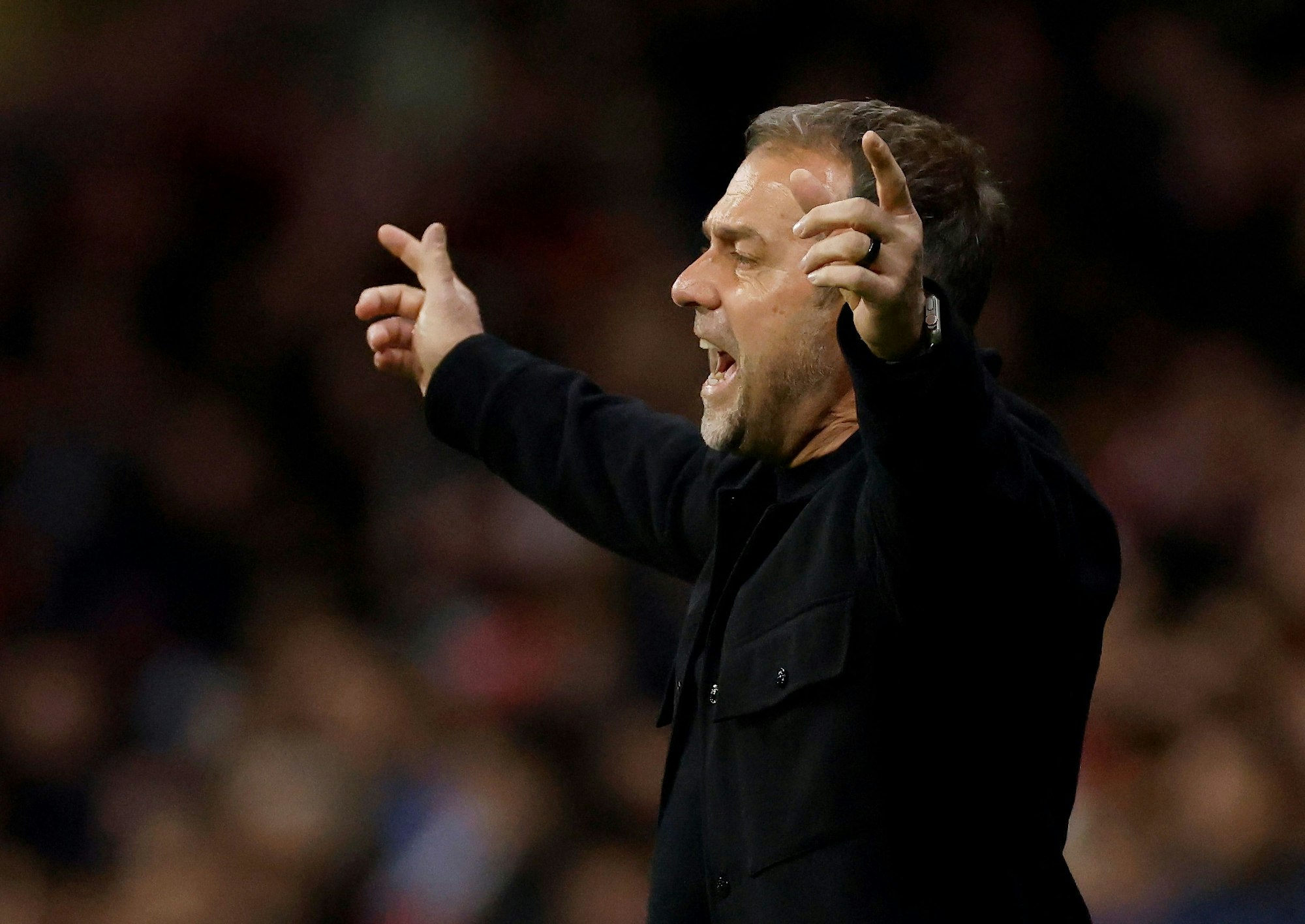 Barcelona-Trainer Hansi Flick regt sich auf.