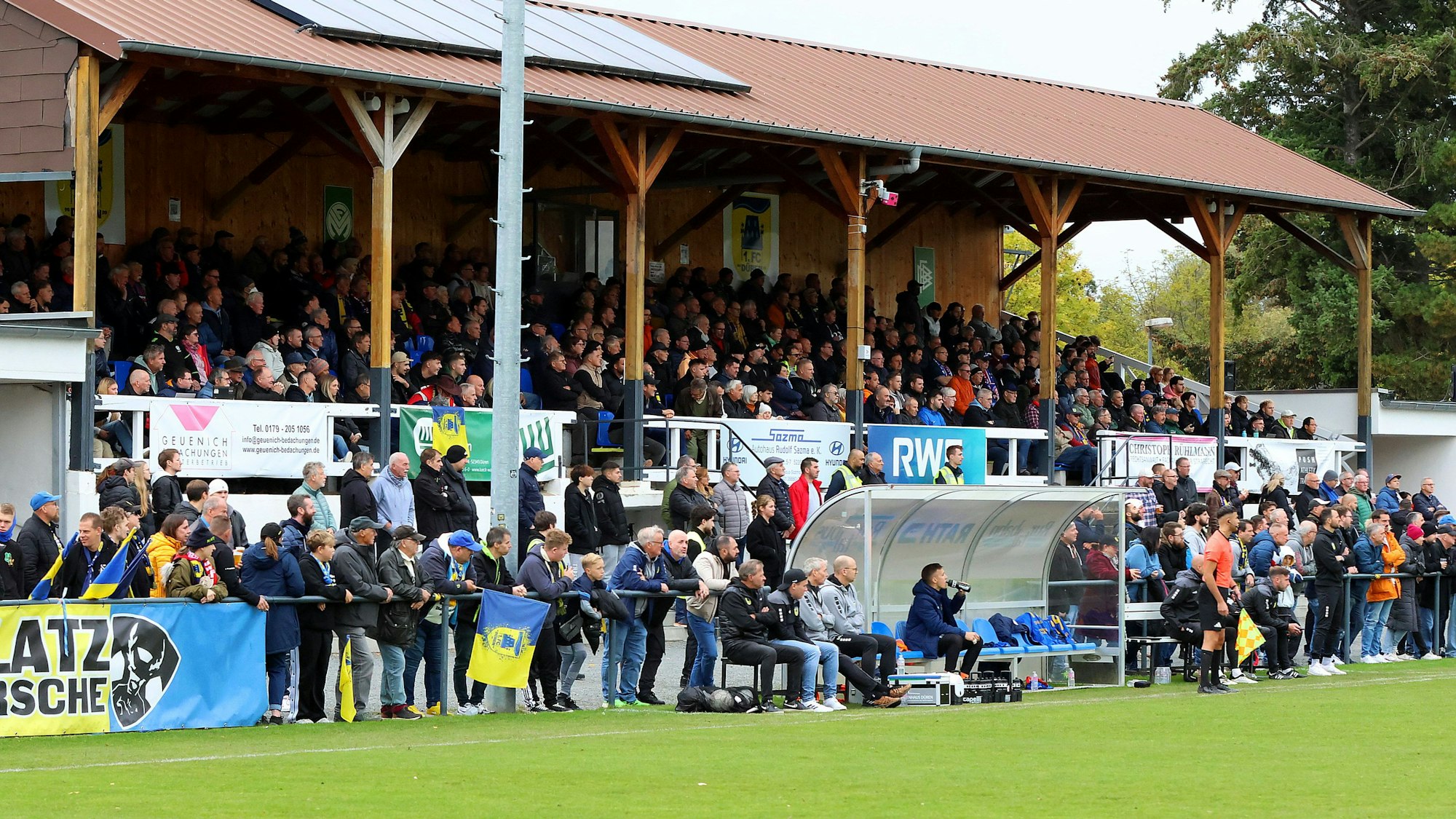 Foto von der Tribüne beim Heimspiel des 1. FC Düren gegen den Wuppertaler SV.