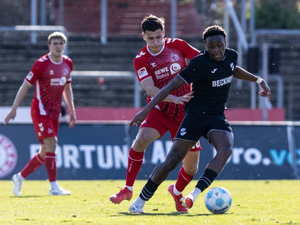 Chilohem Onuoha im Zweikampf gegen Emin Kujovic während des FC-Tests gegen Verl.