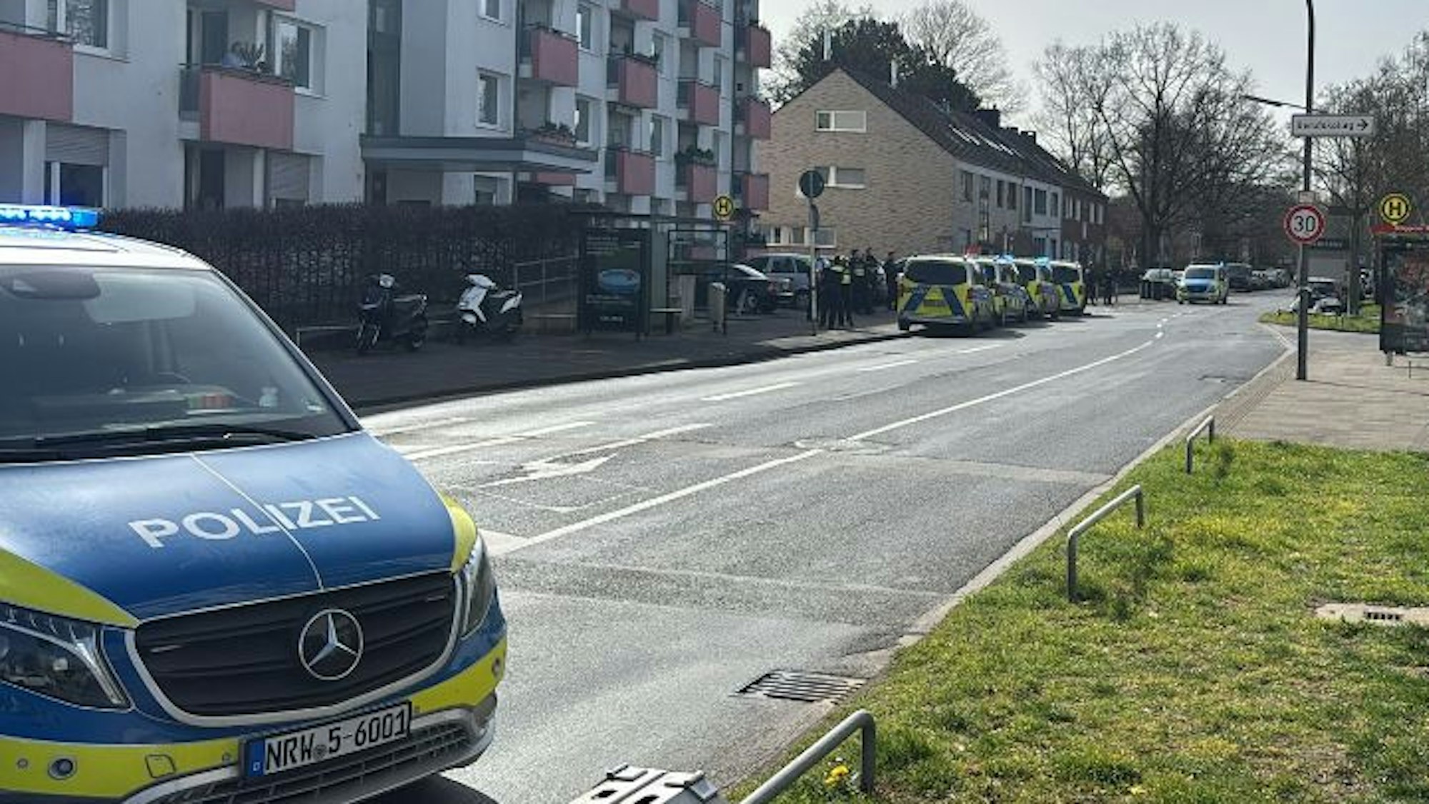 Am Berufskollege in Köln-Zollstock wurde am Freitagmorgen (21. März 2025) Amokalarm ausgelöst.