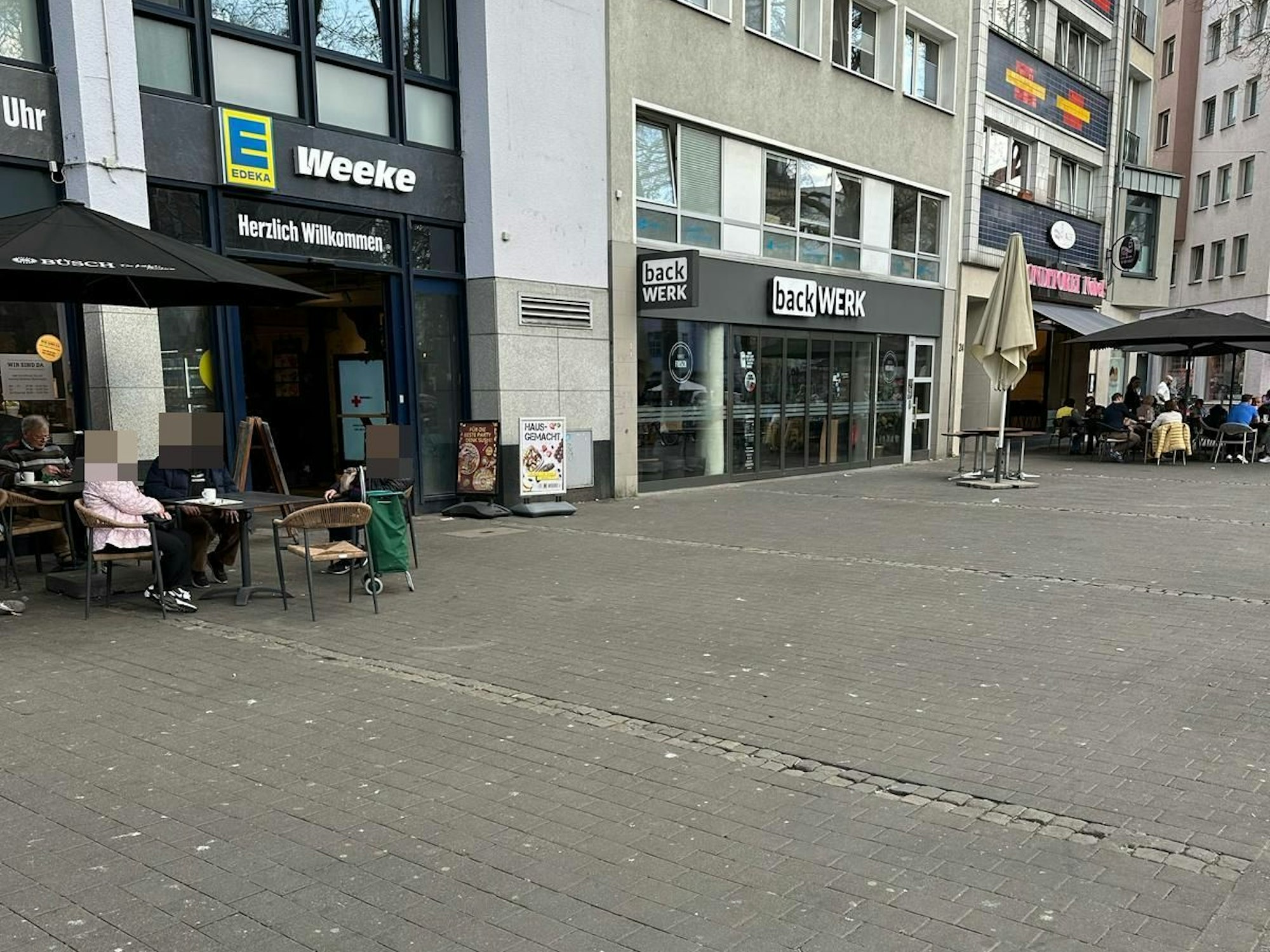 Der Tatort am Zülpicher Platz. Hier wurde die Tagesmutter am Freitag (21. März 2025) angegriffen. Der Täter wurde gefasst.