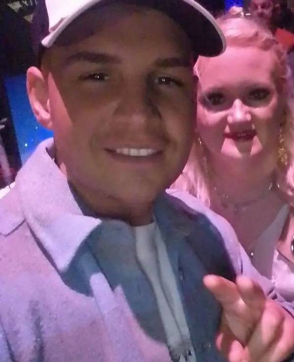 Claudia Haas im April 2023 zusammen mit Pietro Lombardi bei DSDS.
