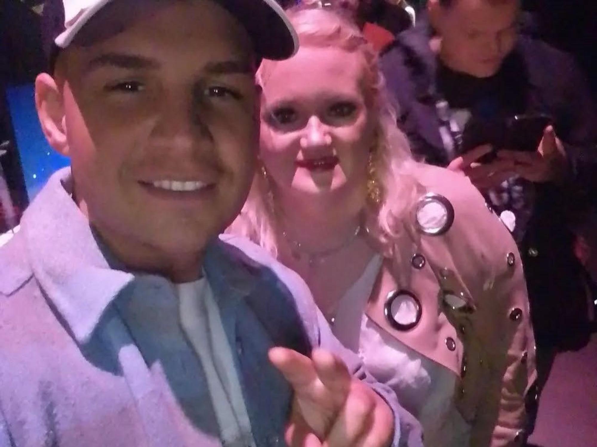 Claudia Haas im April 2023 zusammen mit Pietro Lombardi bei DSDS.