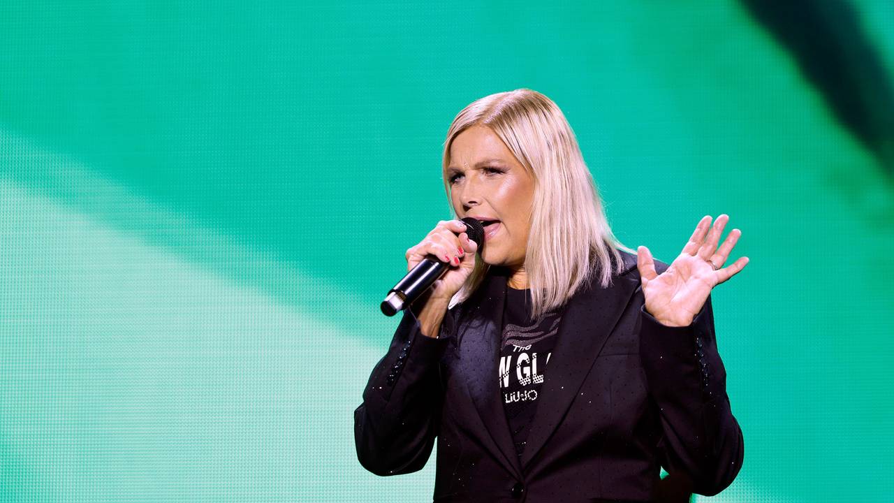 Sängerin C.C.Catch beim Auftritt in der Veltins-Arena in Gelsenkirchen.