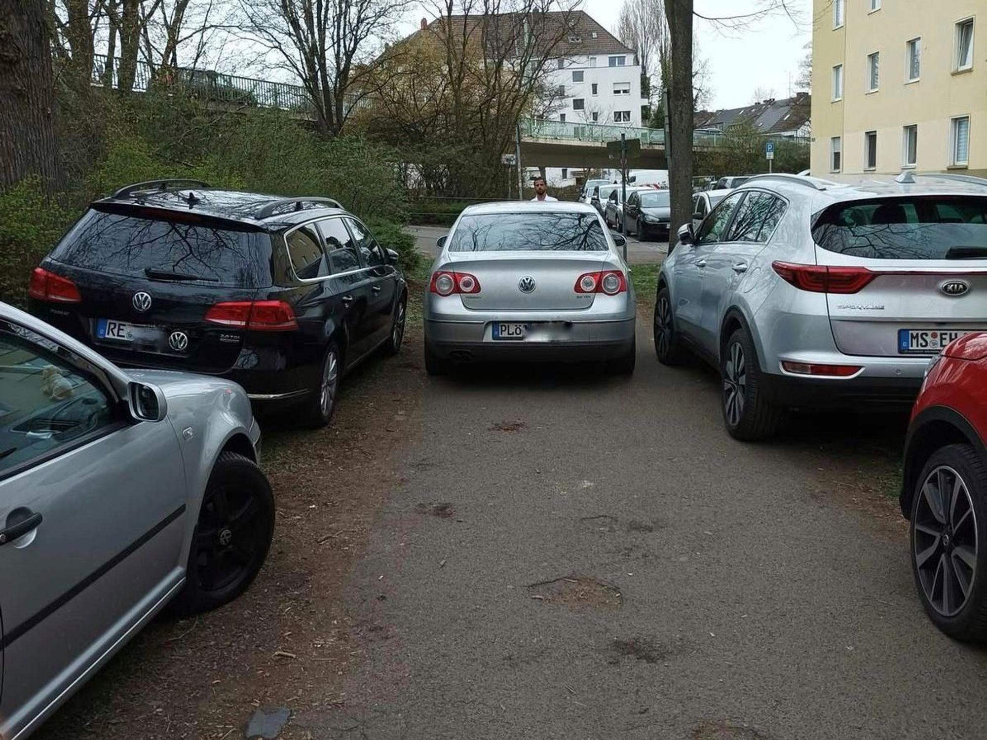 Rund um die Deutzer Werft und vor allem in den Seitenstraßen wurde am Samstag (22. März 2025) wild geparkt.