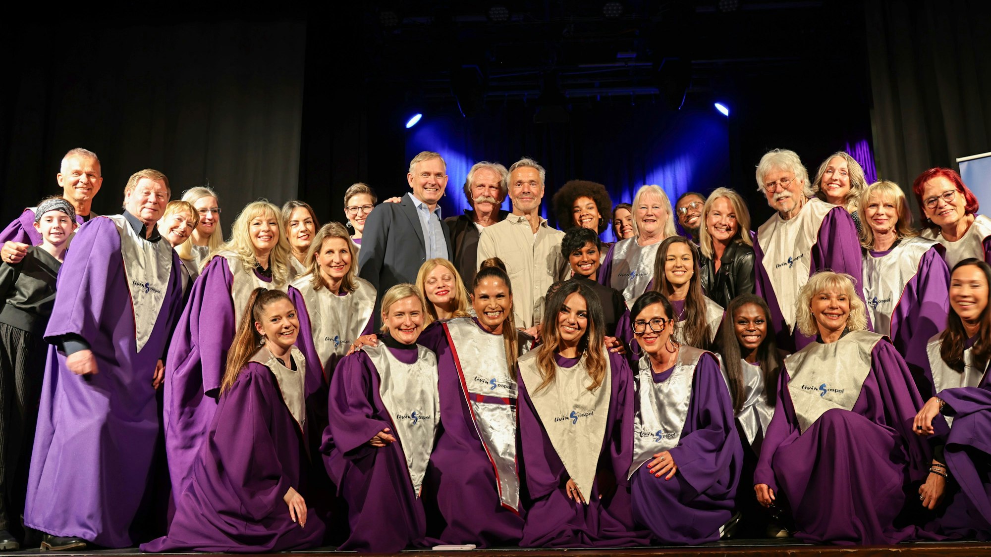 Henning Krautmacher mit dem LivinGospel Choir.