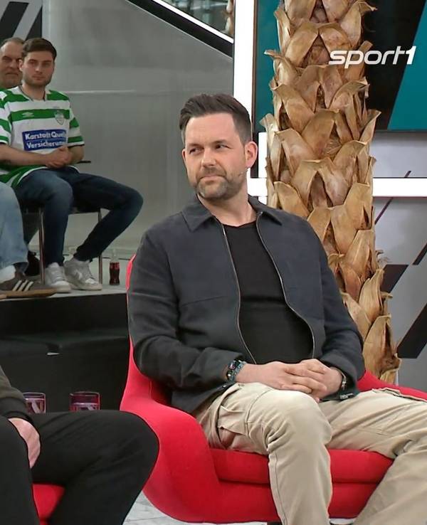 Stefan Effenberg sitzt im „Doppelpass“ auf Sport1.