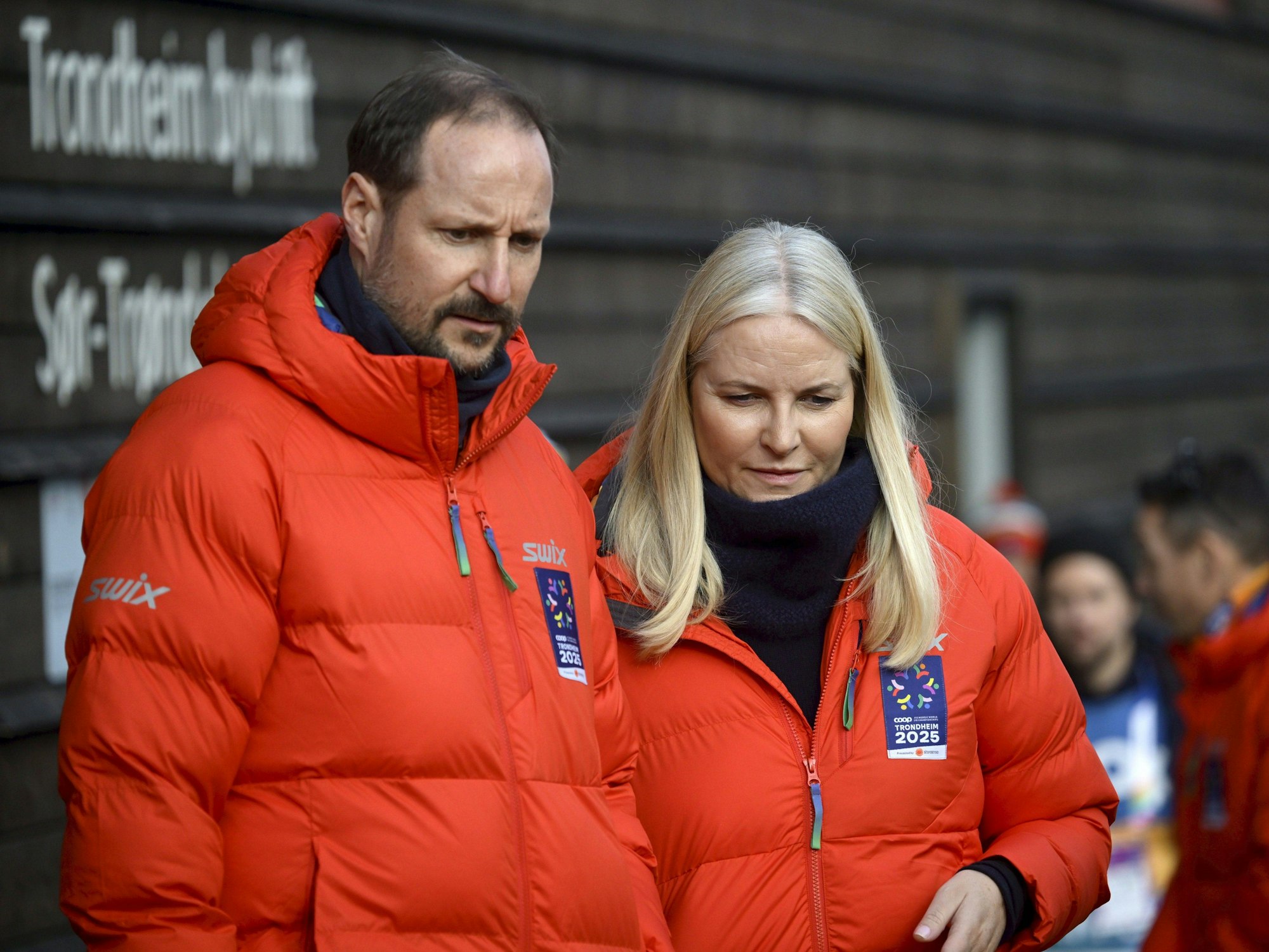 Prinz Haakon und Kronprinzessin Mette-Marit von Norwegen bei einem Besuch der Ski Weltmeisterschaften am 27. Februar 2025.