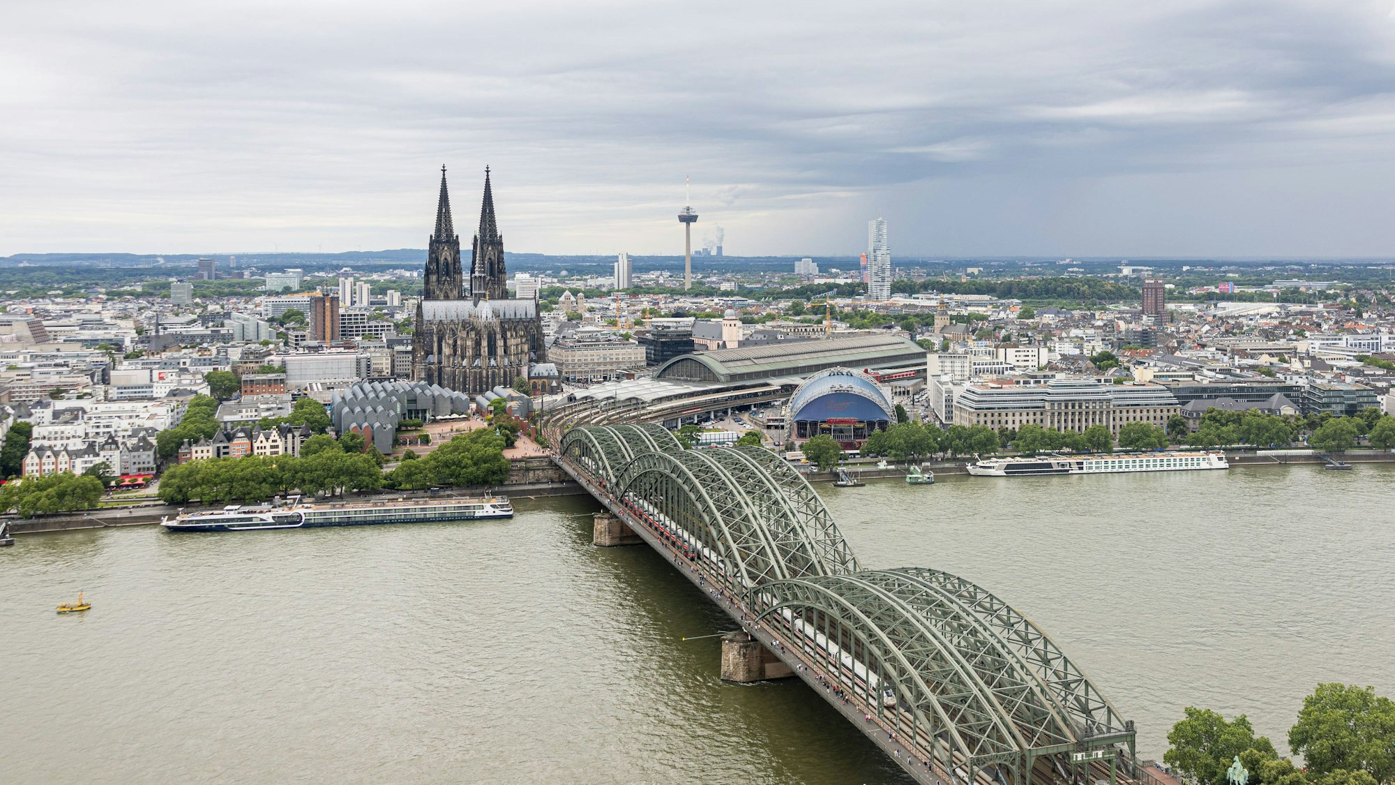 Die Skyline der Stadt Köln.