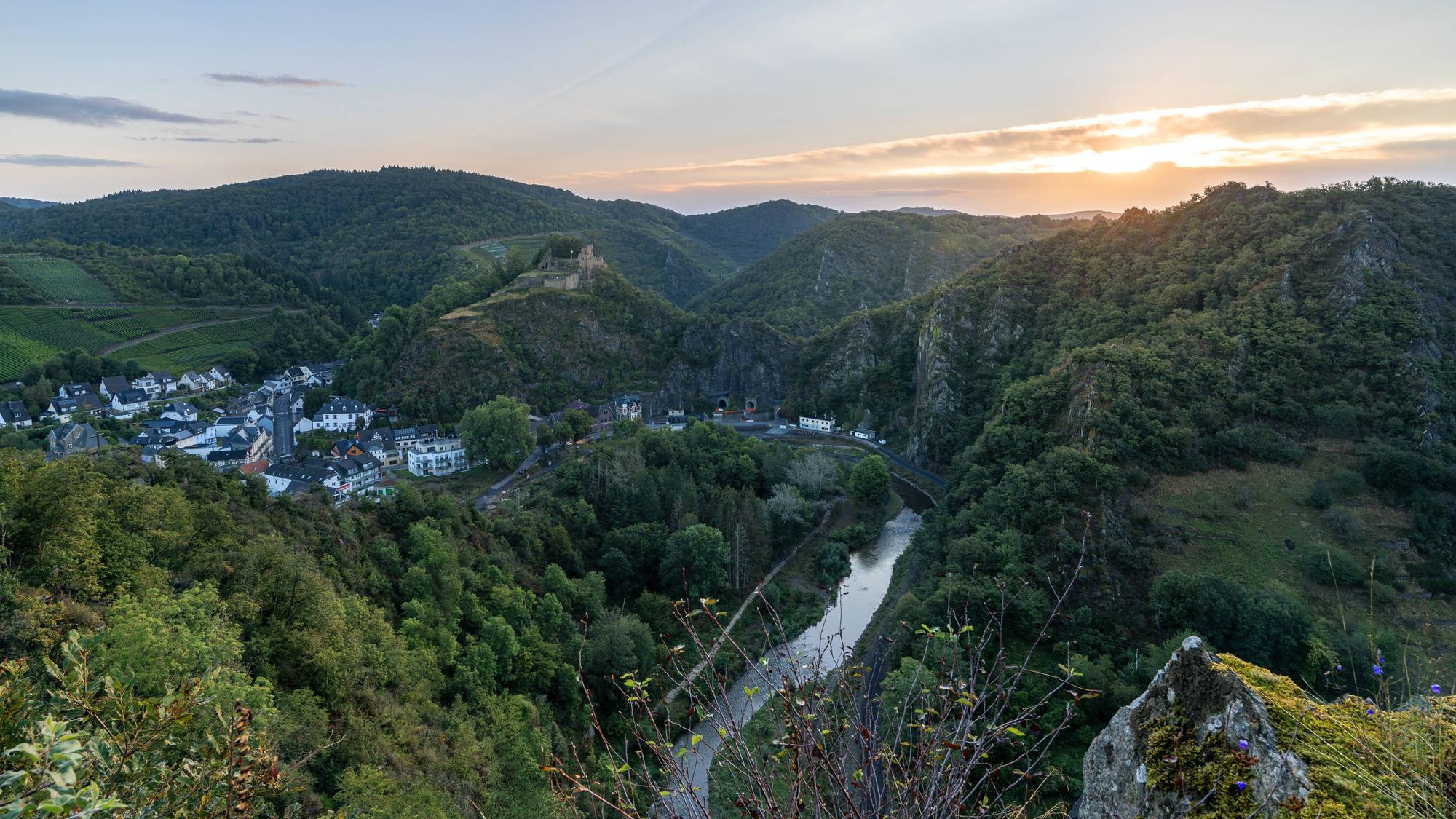 Panoramabild der Berglandschaft um Altenah
