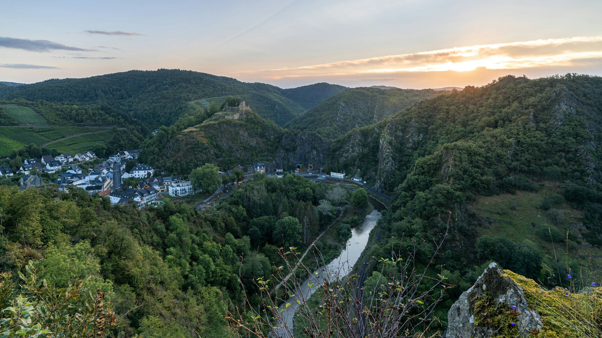 Panoramabild der Berglandschaft um Altenah