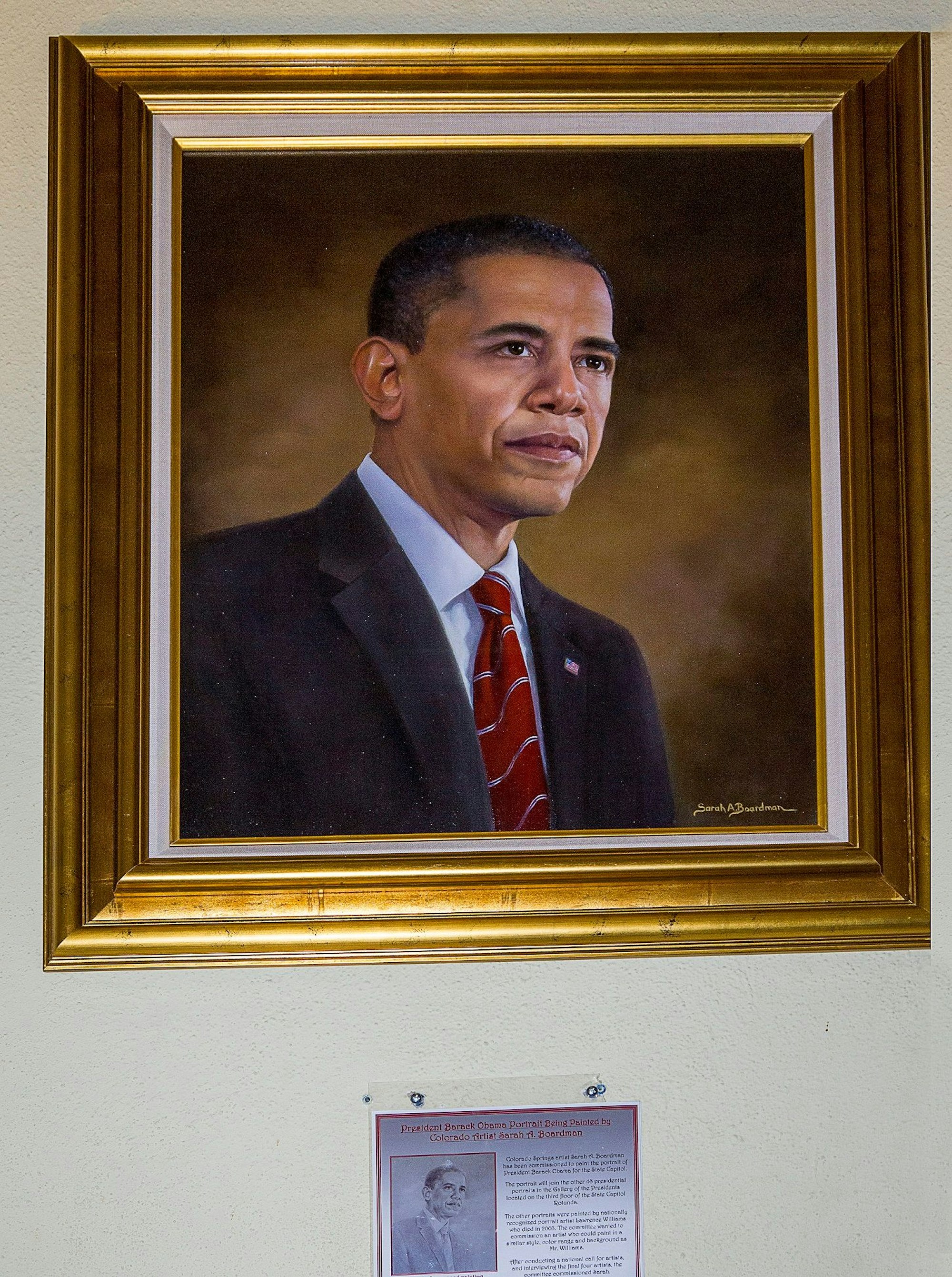 Zum Vergleich: Dies ist das Gemäde von Barack Obama, das in der Rotunde des State Capitol in Colorado hängt.