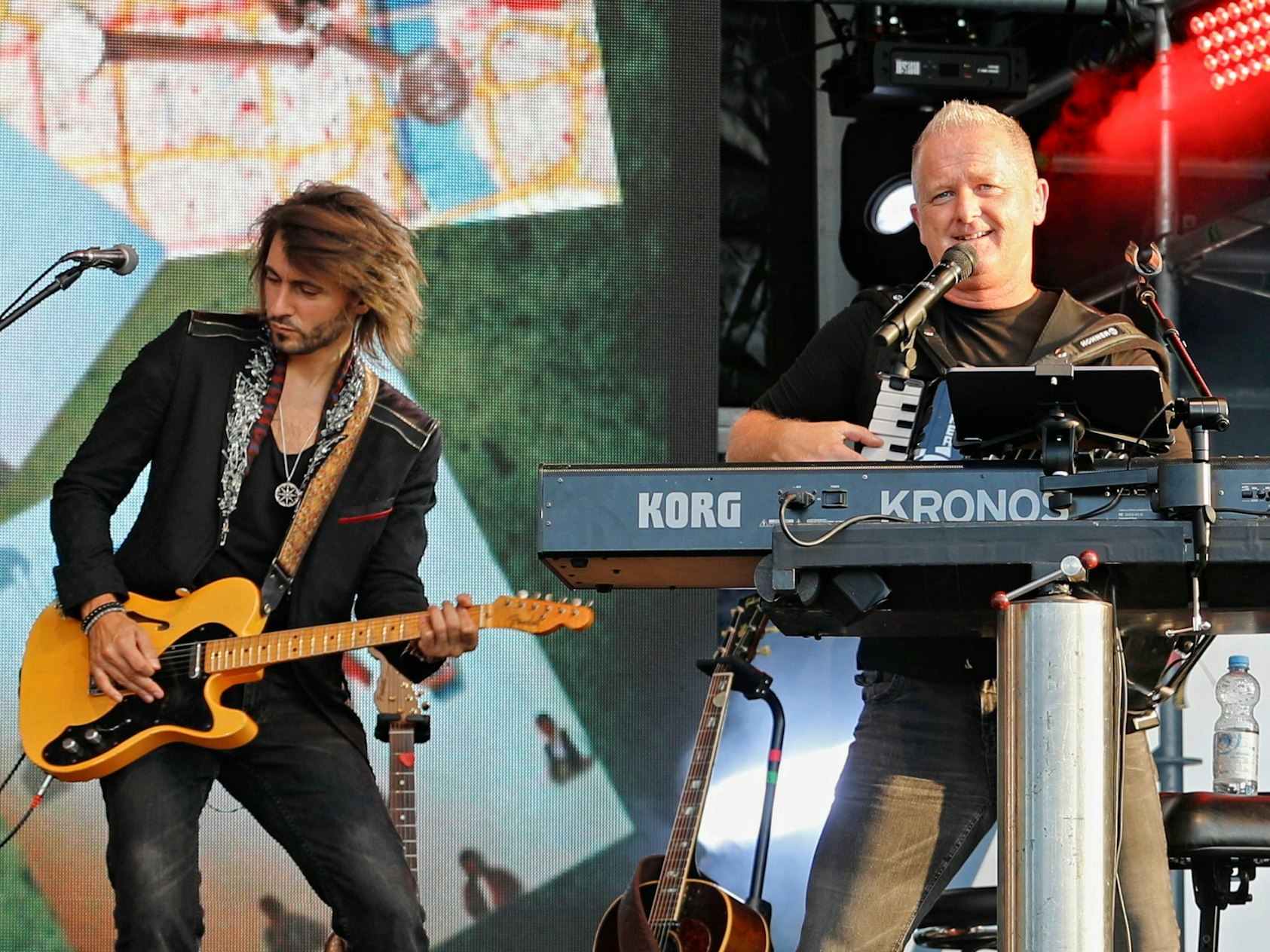 Micki Schläger am Keyboard bei den Höhnern.