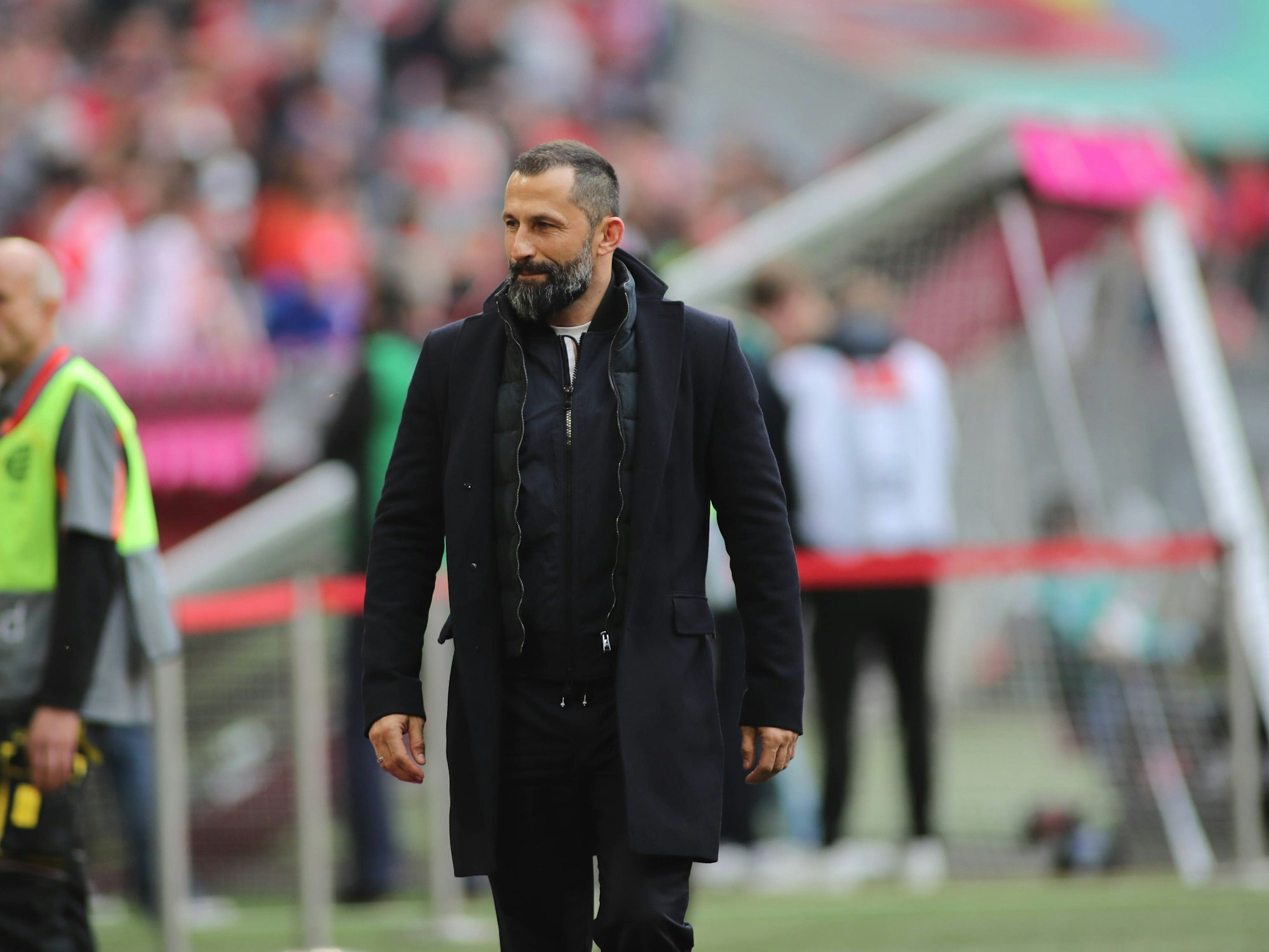 Hasan Salihamidzic kneift die Lippen zusammen.