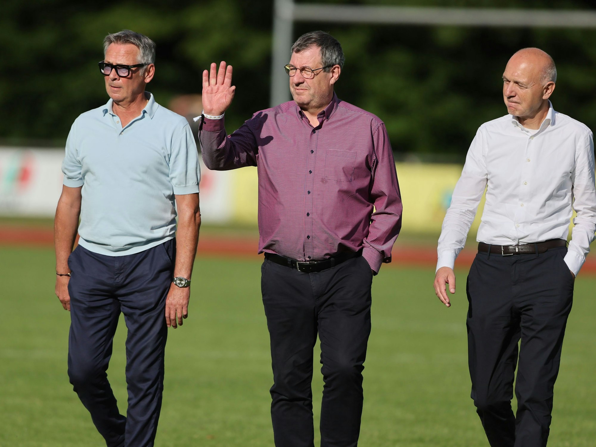 Testspiel, TuS Mondorf gegen 1. FC Köln, von links: Stephan Engels, Werner Wolf, Bernd Neuendorf.