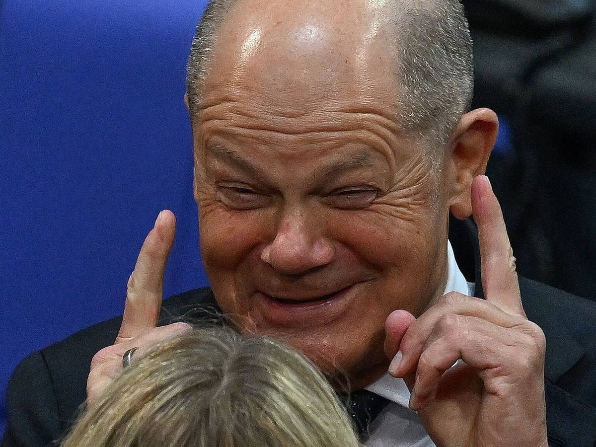 So fröhlich haben wir Olaf Scholz (SPD) während seiner Kanzlerschaft selten gesehen. Am 25. März 2025 konstituiert sich der Deutsche Bundestag neu.