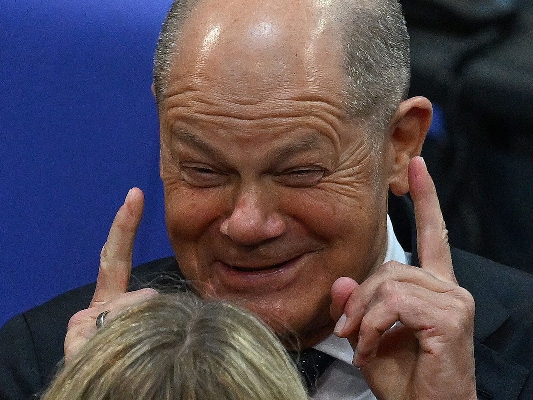 So fröhlich haben wir Olaf Scholz (SPD) während seiner Kanzlerschaft selten gesehen. Am 25. März 2025 konstituiert sich der Deutsche Bundestag neu.