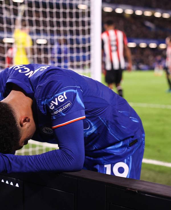 Jadon Sancho hadert bei einem Spiel des FC Chelsea. Er spielte bereits in zwei Etappen für Borussia Dortmund und wird mit einer Rückkehr in Verbindung gebracht.