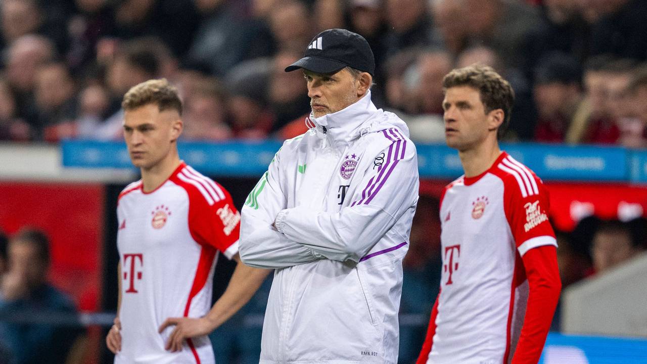 Thomas Tuchel an der Seitenlinie mit Joshua Kimmich und Thomas Müller.