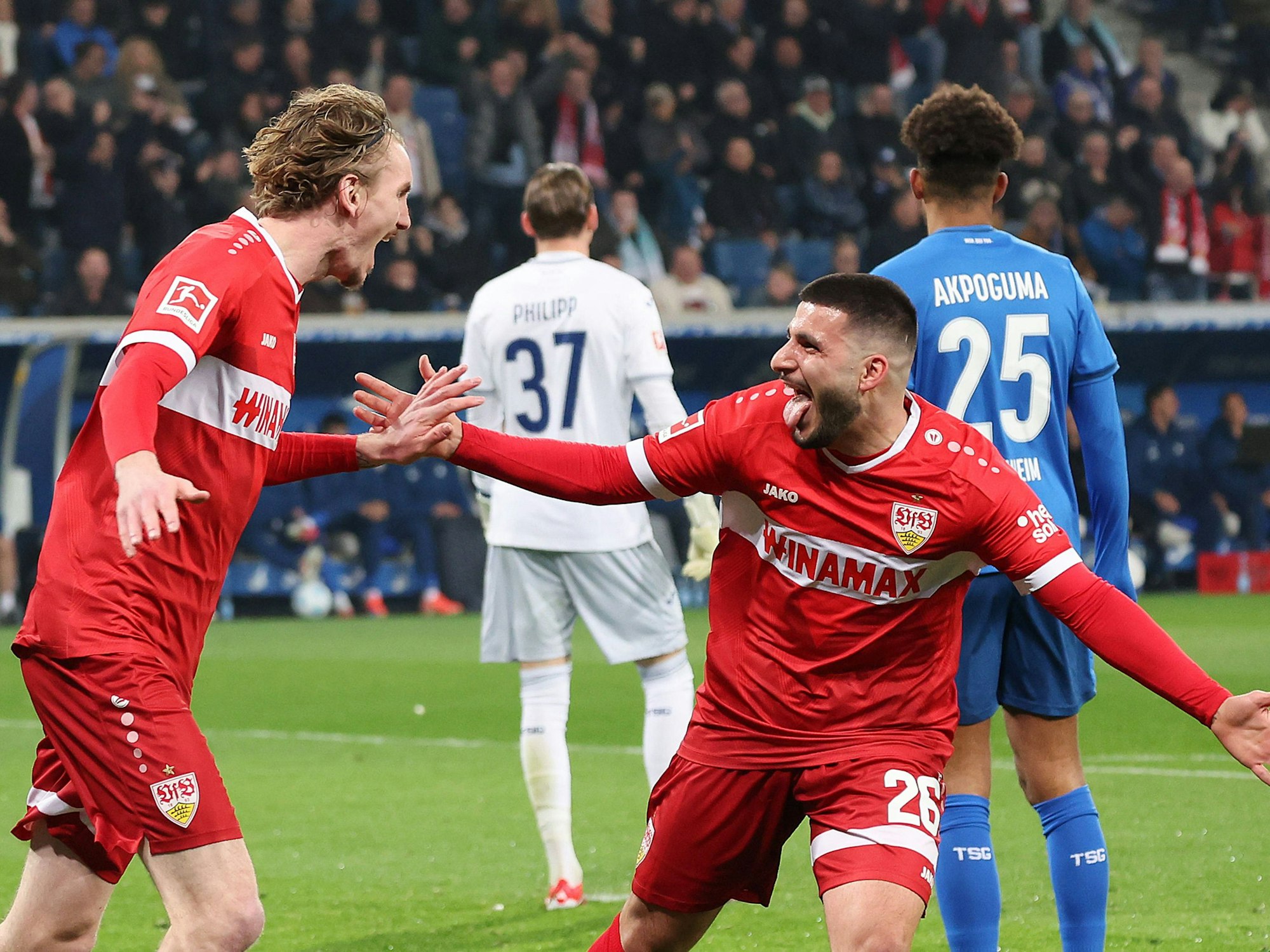 Nick Woltemade und Deniz Undav bejubeln einen Treffer.