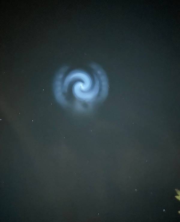 In der Nacht auf den 25. März 2025 sorgte ein mysteriöses Zeichen am Himmel für Verwunderung.