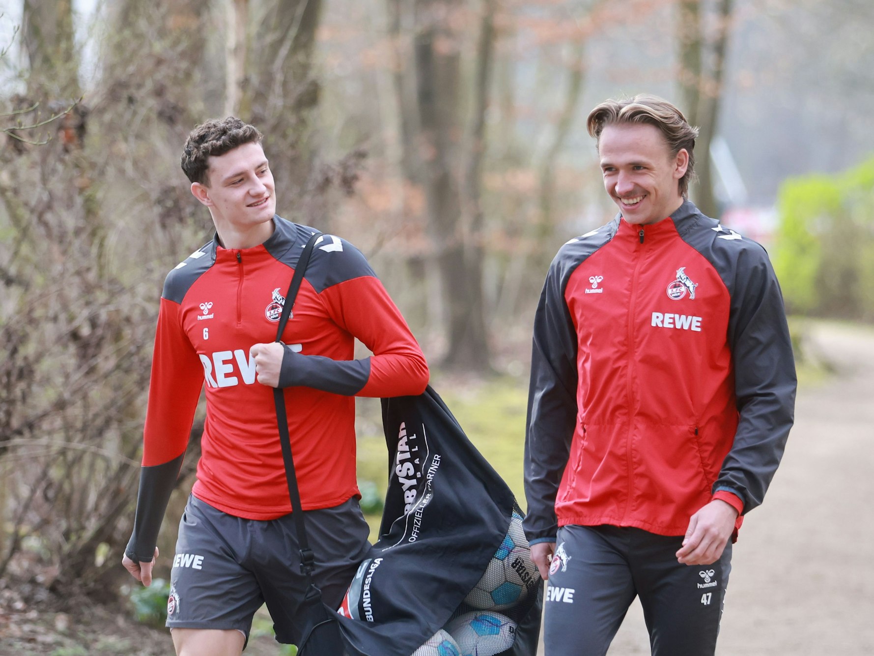 Eric Martel und Mathias Olesen gehen zum FC-Training.