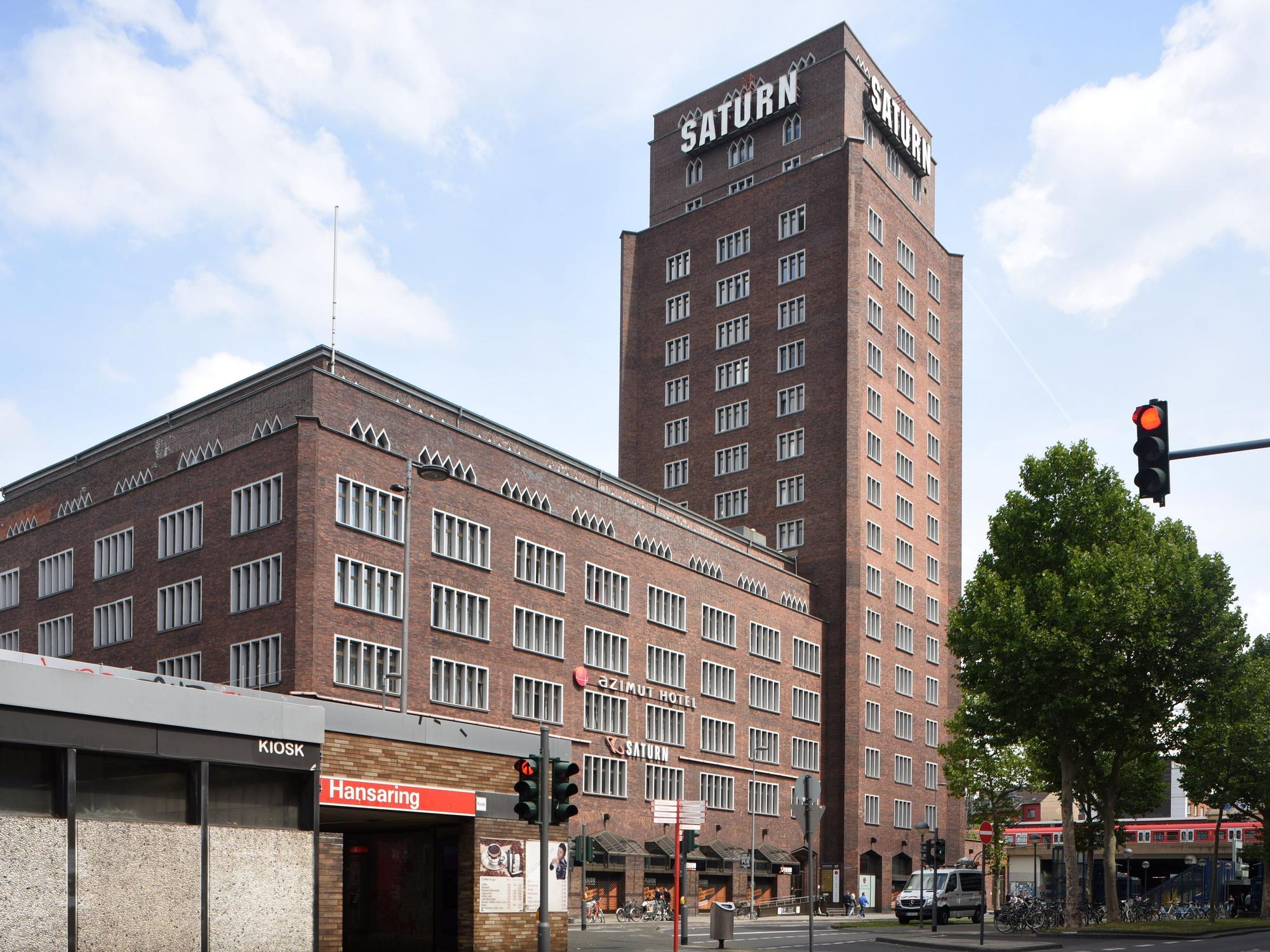 Das Saturn-Hochhaus am Hansaring am 22. Juli 2020