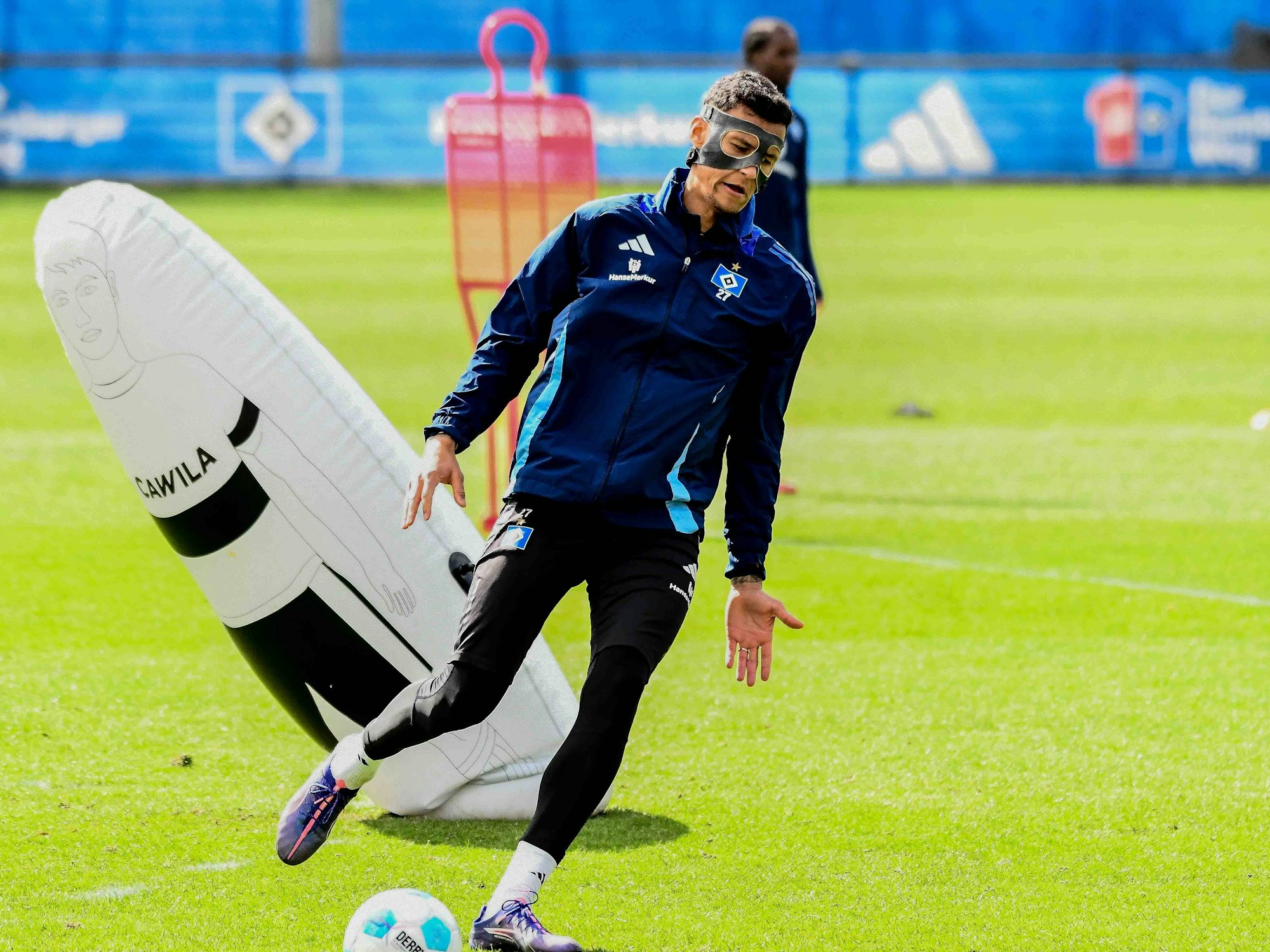 HSV-Stürmer Davie Selke am Mittwoch (26. März 2025) im Training.