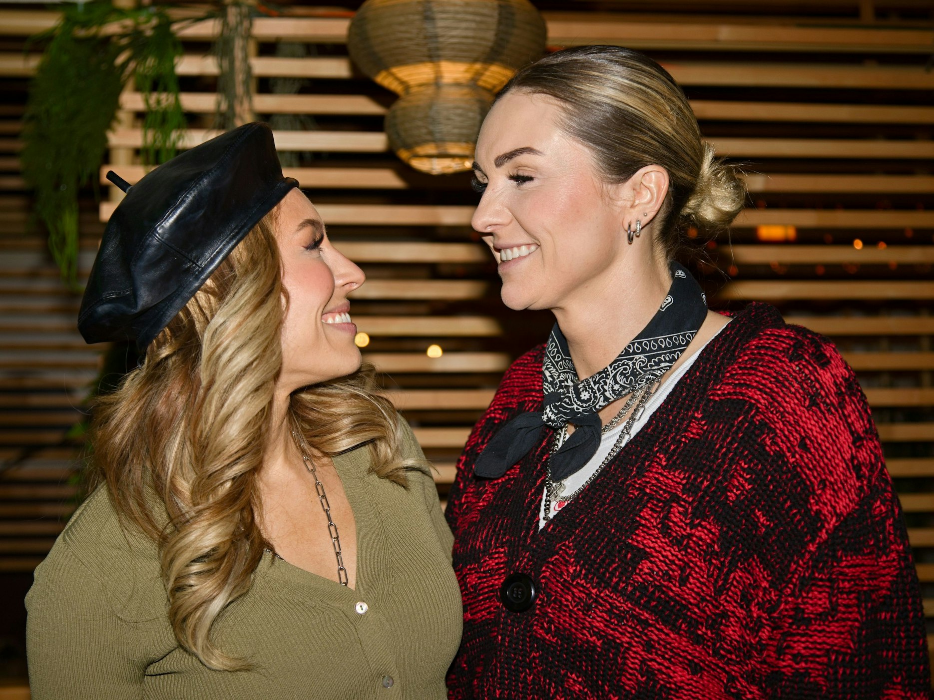 Linda Teodosiu mit Freundin Xandra.