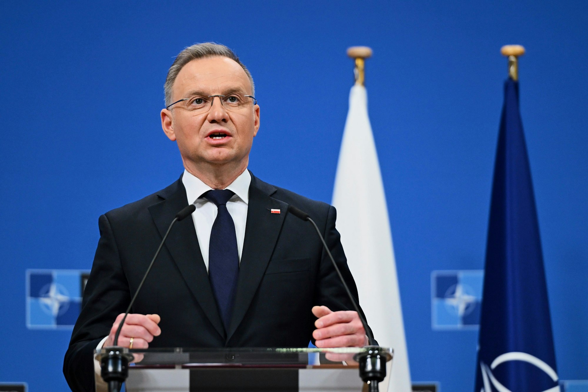 Polens Präsident Andrej Duda (hier Anfang März bei einer Pressekonferenz im NATO-Hauptquartier in Brüssel).