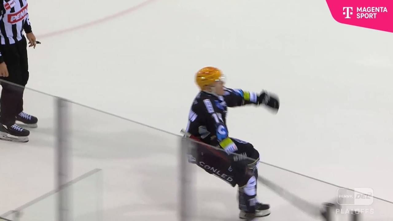 Ross Mauermann imitiert eine Schwalbe.