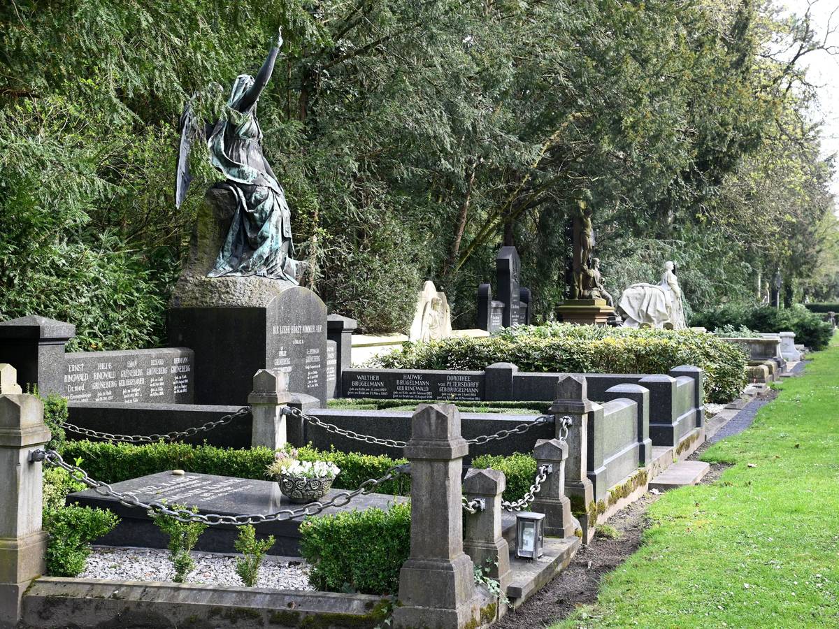 Blick auf den Melaten Friedhof in Köln.