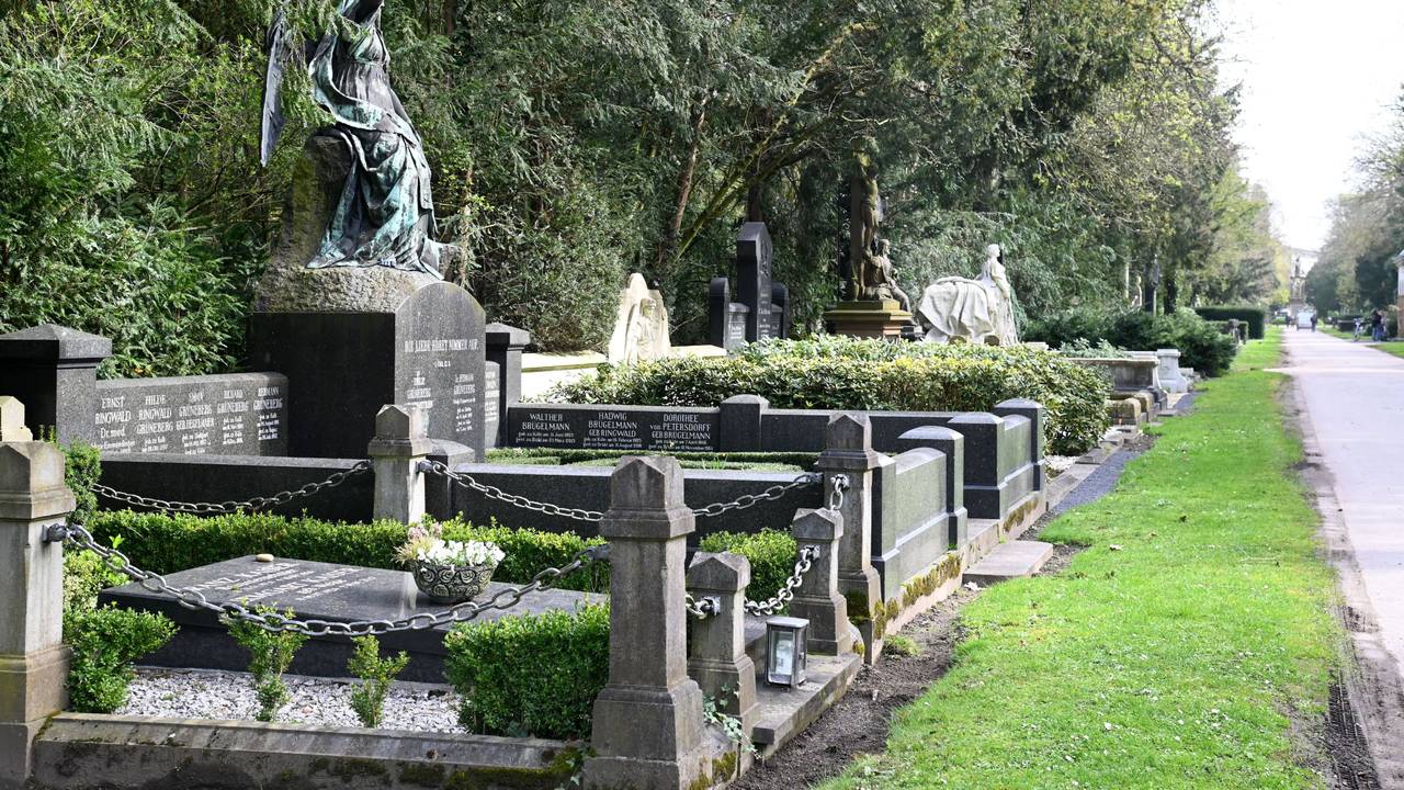 Blick auf den Melaten Friedhof in Köln.
