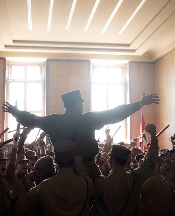 Eine Szene aus Babylon Berlin, aufgenommen am 5. Juni 2021. Jetzt werden auch Szenen in Köln gedreht.