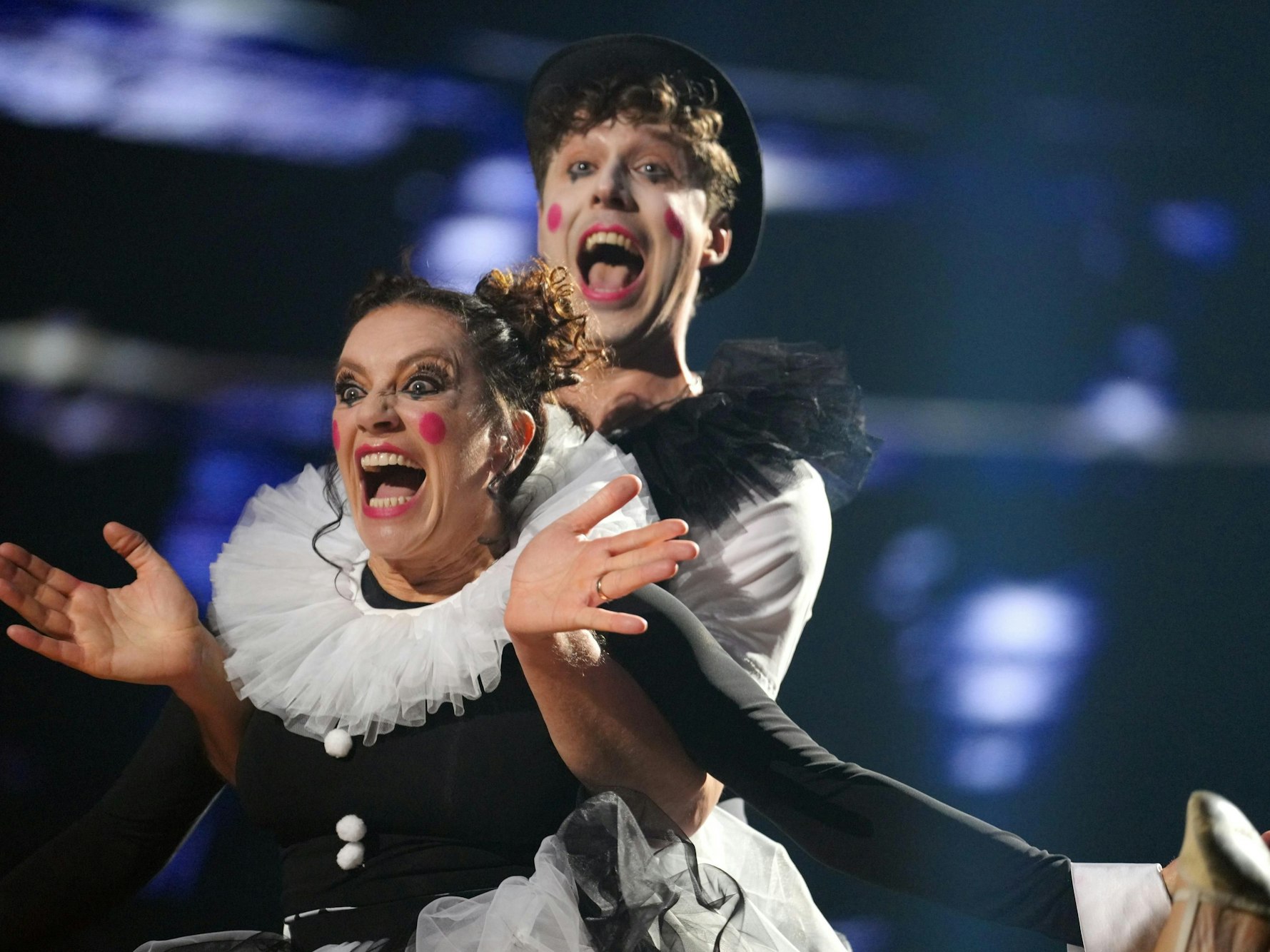 Christine Neubauer und Valentin Lusin begeisterten das Studio mit ihrem Contemporary.