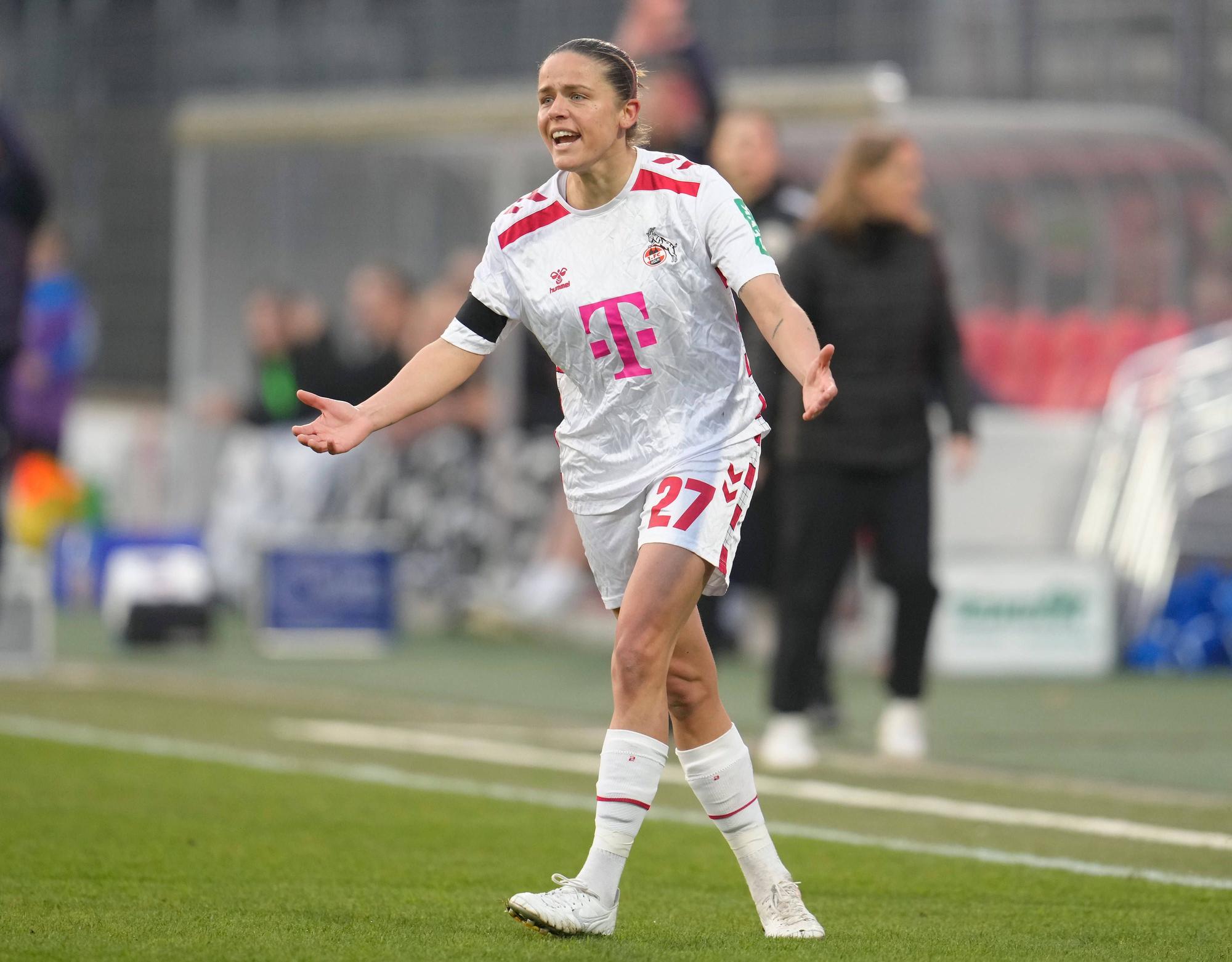 Laura Feiersinger beschwert sich.