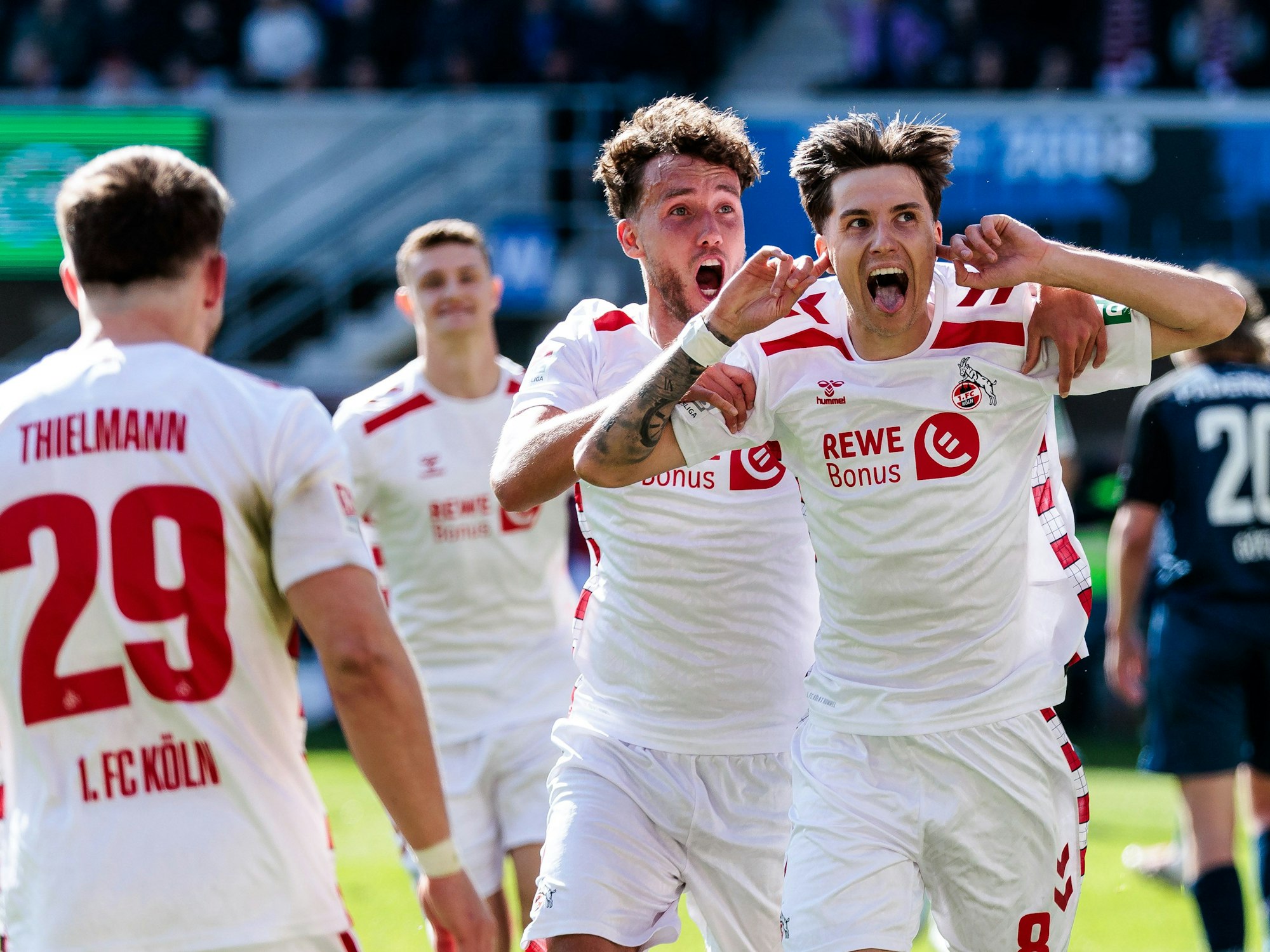 Denis Huseinbasic jubelt über den Siegtreffer gegen Paderborn.