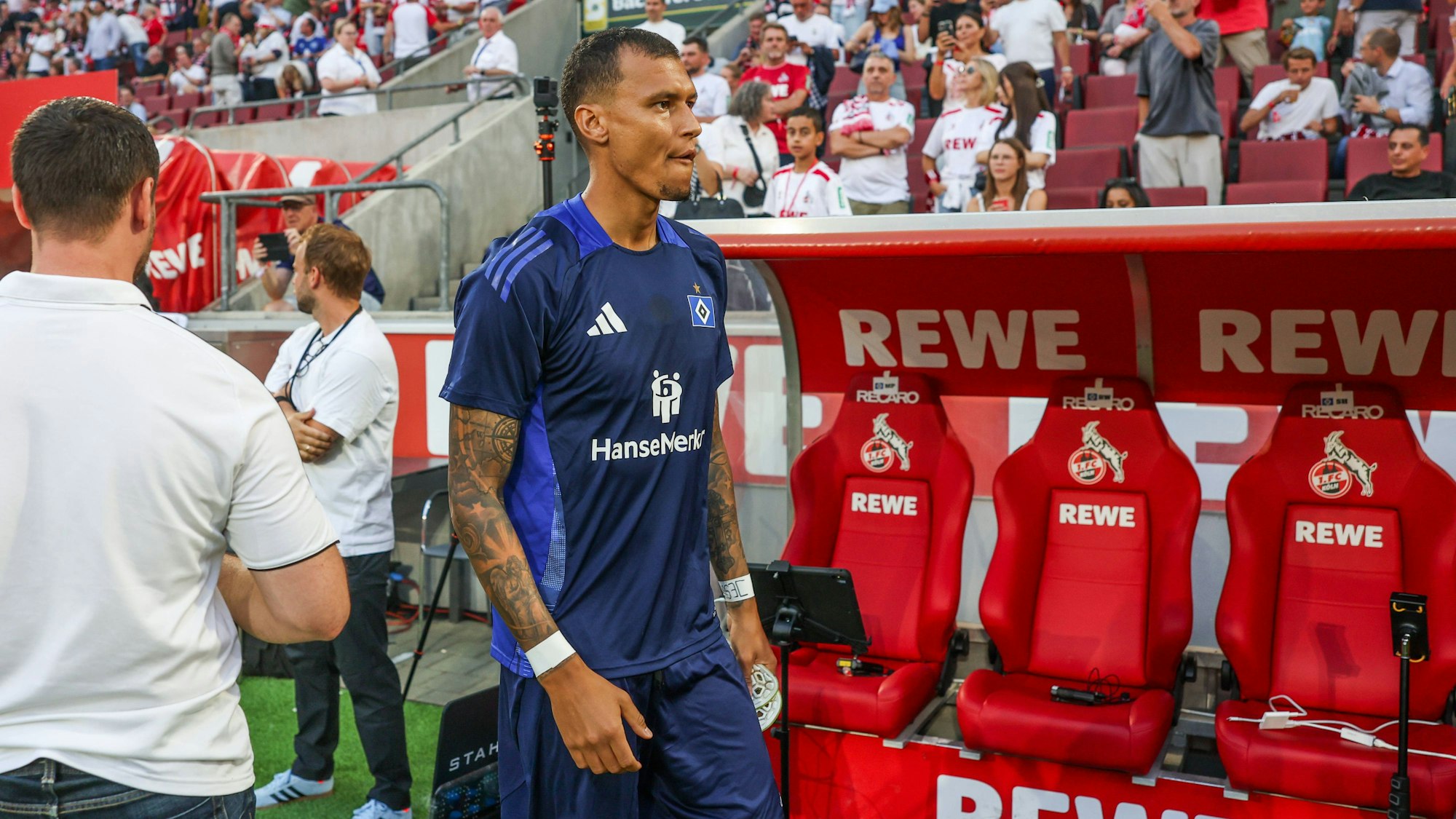 Davie Selke im HSV-Trikot in Köln.