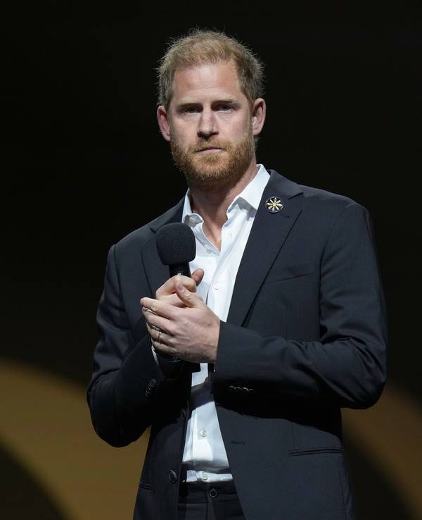 Der britische Prinz Harry spricht während der Abschlusszeremonie der Invictus Games 2025.