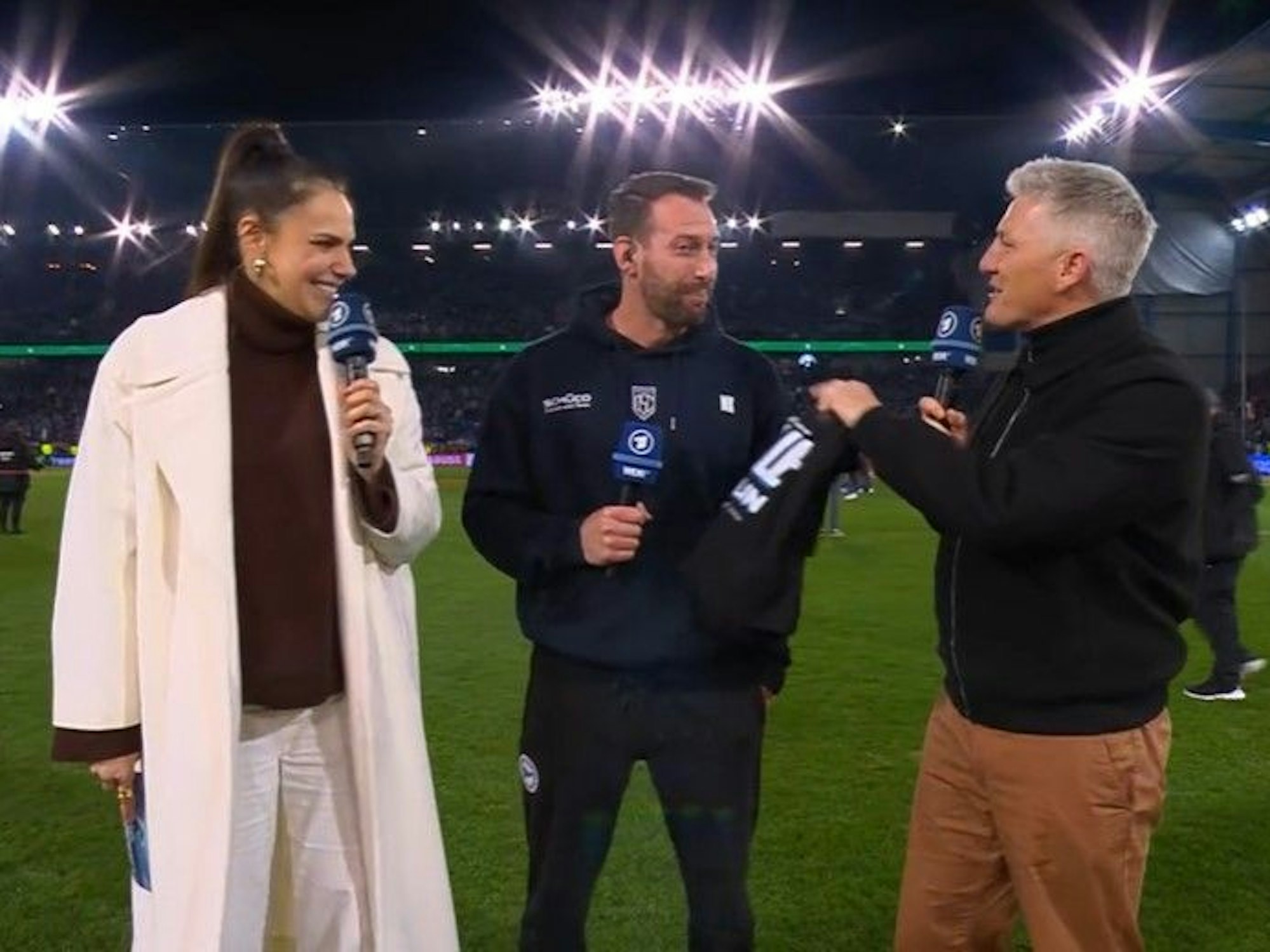 Esther Sedlaczek und Bastian Schweinsteiger mit Mitch Kniat im Interview.