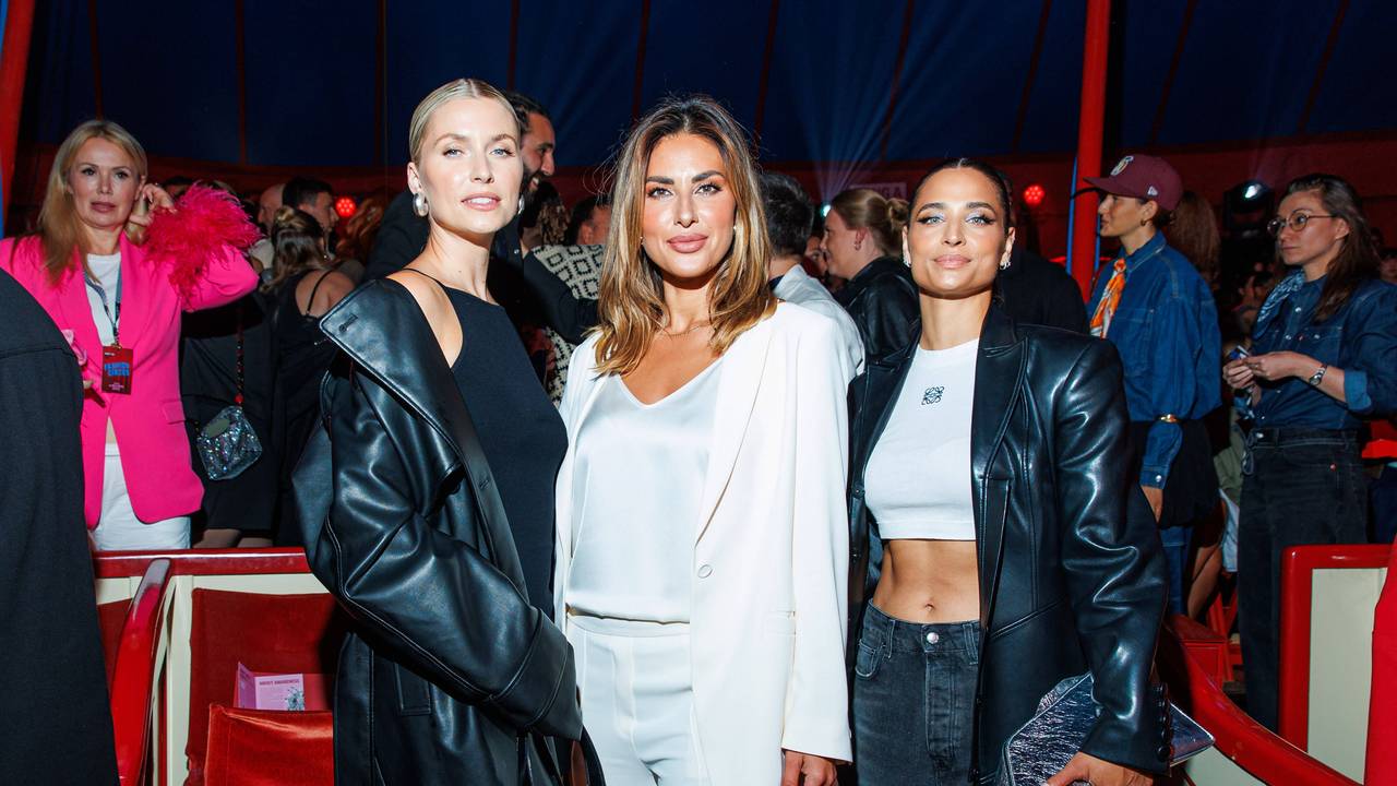 Jana Azizi (M.) posiert mit Lena Gercke und Amira Aly.