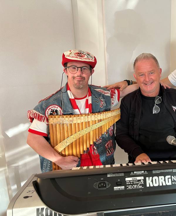Fabrice Aldenhoff mit Micki Schläger und Patrick Lück am Keyboard.