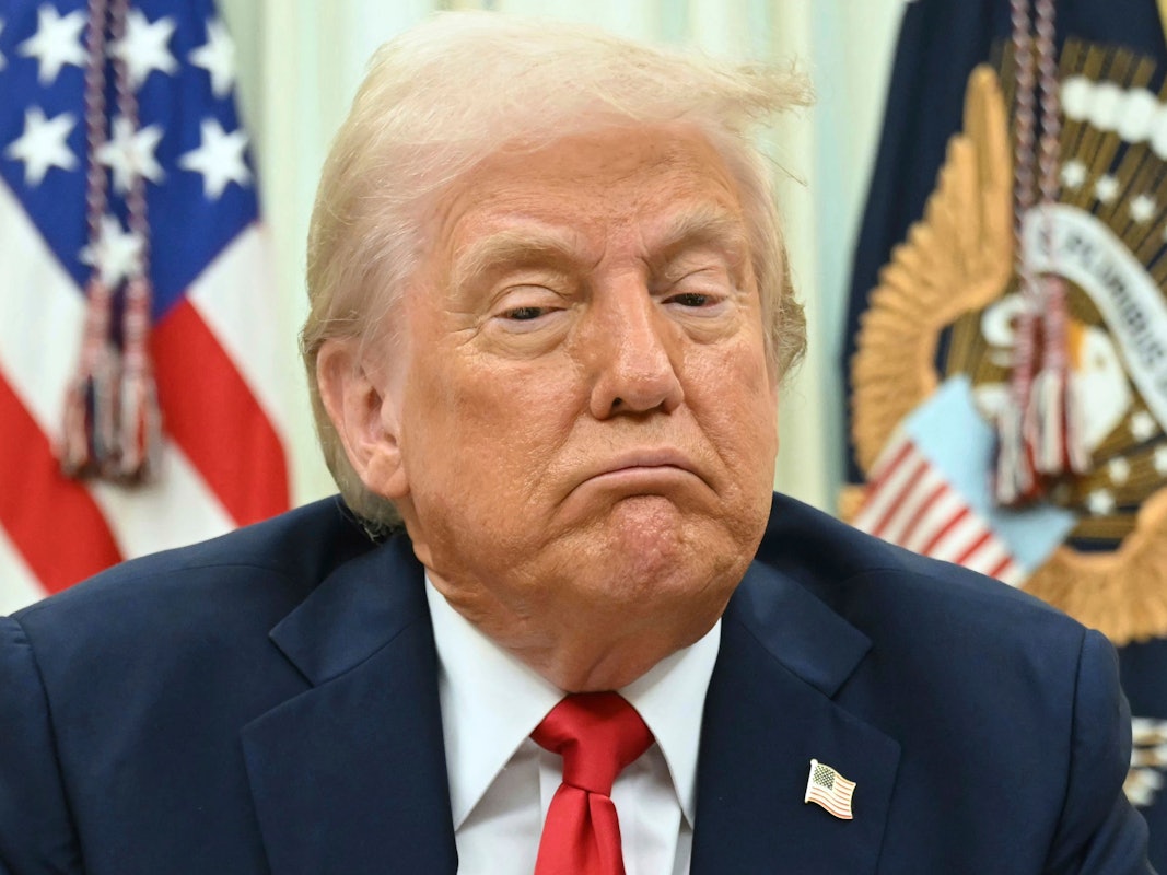 US-Präsident Donald Trump spricht am 31. März 2025 zu Reportern im Oval Office des Weißen Hauses.