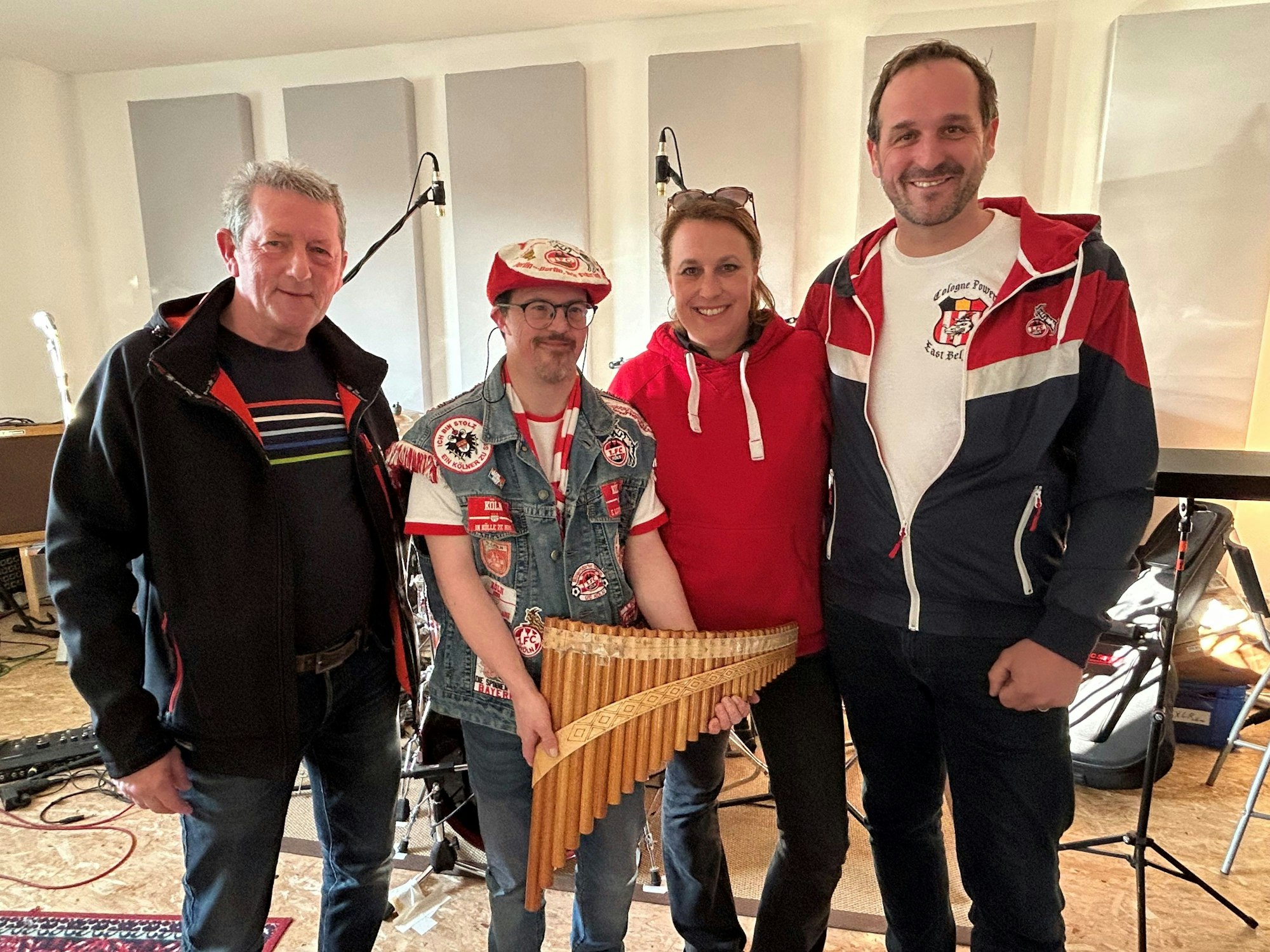 Hubert Aldenhoff, Fabrice Aldenhoff, Bea Derwahl und Oli Derwahl im Höhner-Studio.