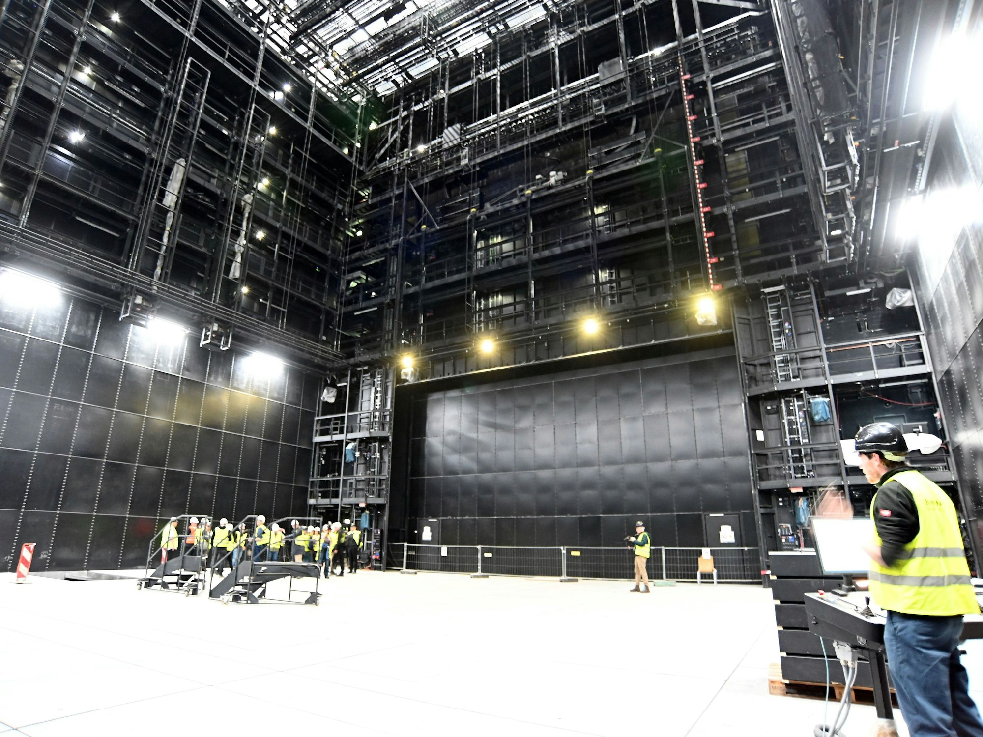 Rundgang über die Opern-Baustelle: Blick auf die Bühne.