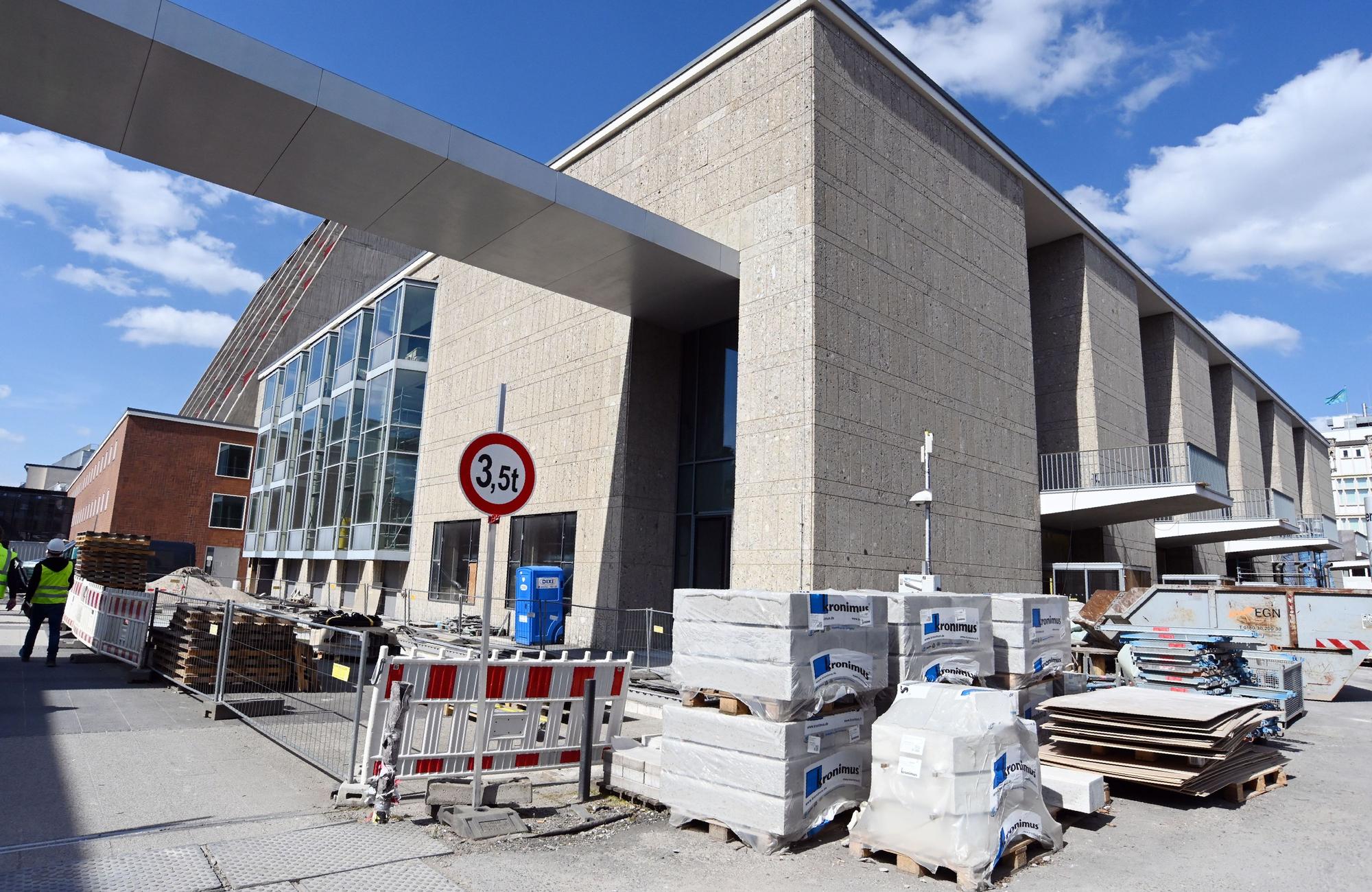 Opern-Baustelle im Jahr 2025.