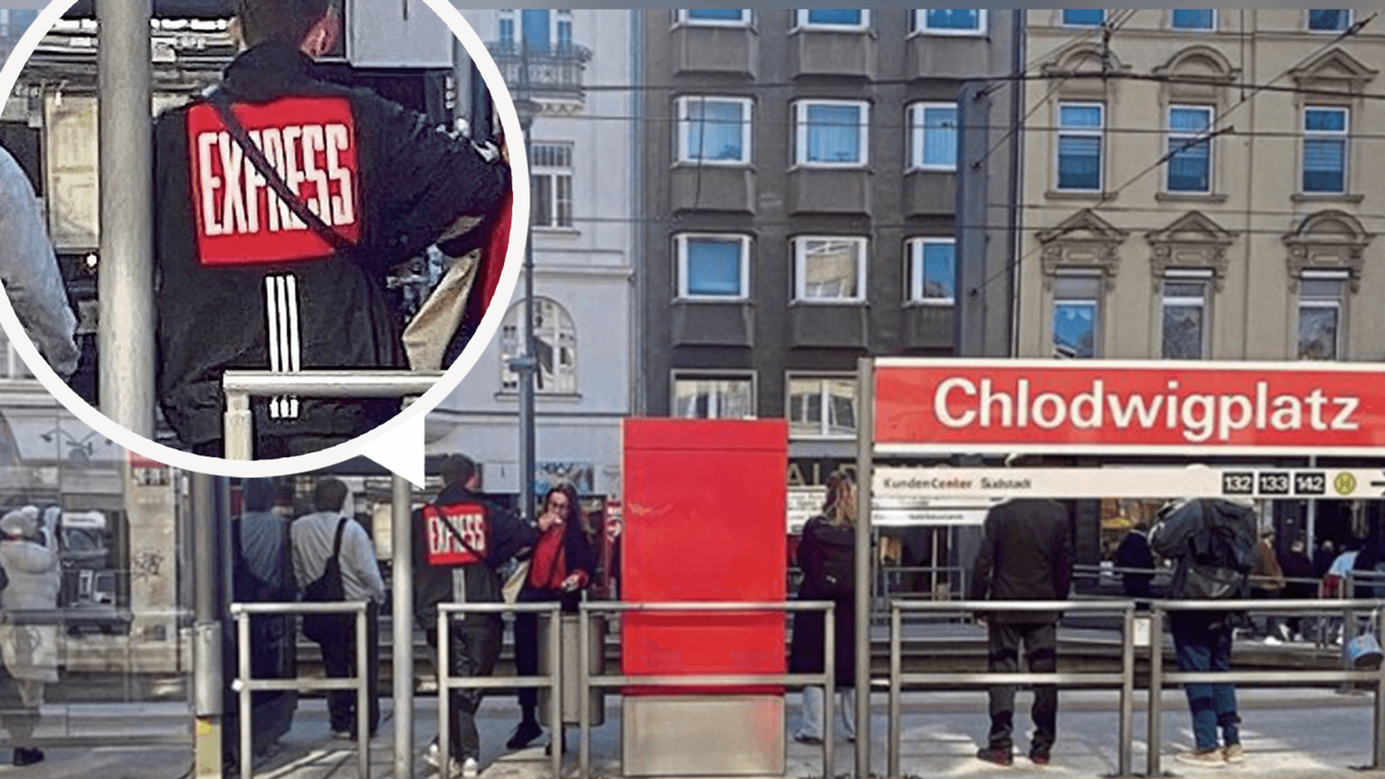 Menschen stehen an einer Haltestelle.